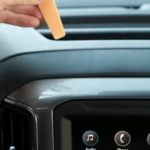 Chevrolet Silverado 2019-2026 | Silverado HD 2020-2026 & GMC Sierra 1500 2019-2026 | Sierra HD 2020-2026 with 7-in.|8-in. display MagSafe-compatible Phone Mount