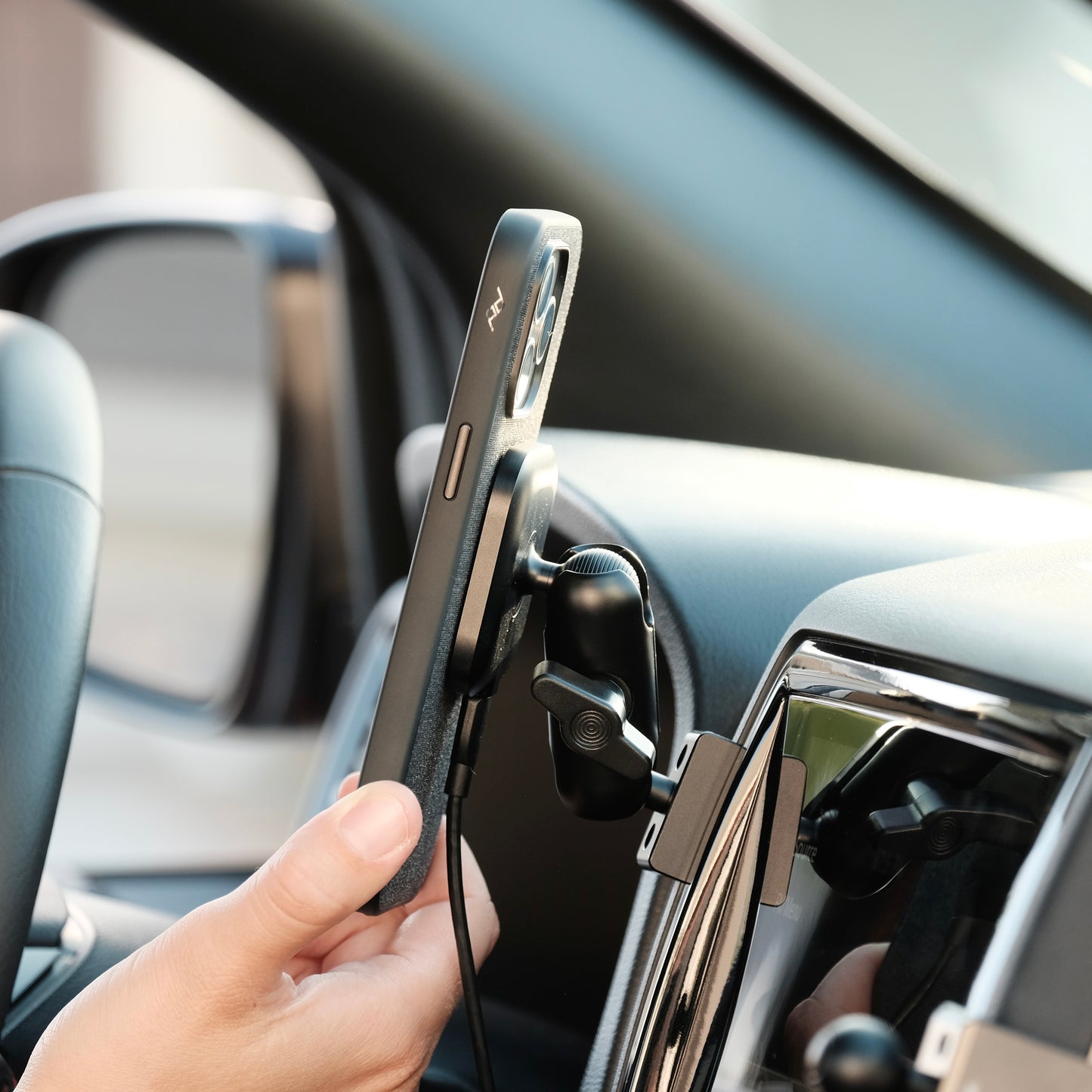 Nissan Frontier 2022-2024 Magnetic Qi2 Charging Phone Mount, Dashboard Side