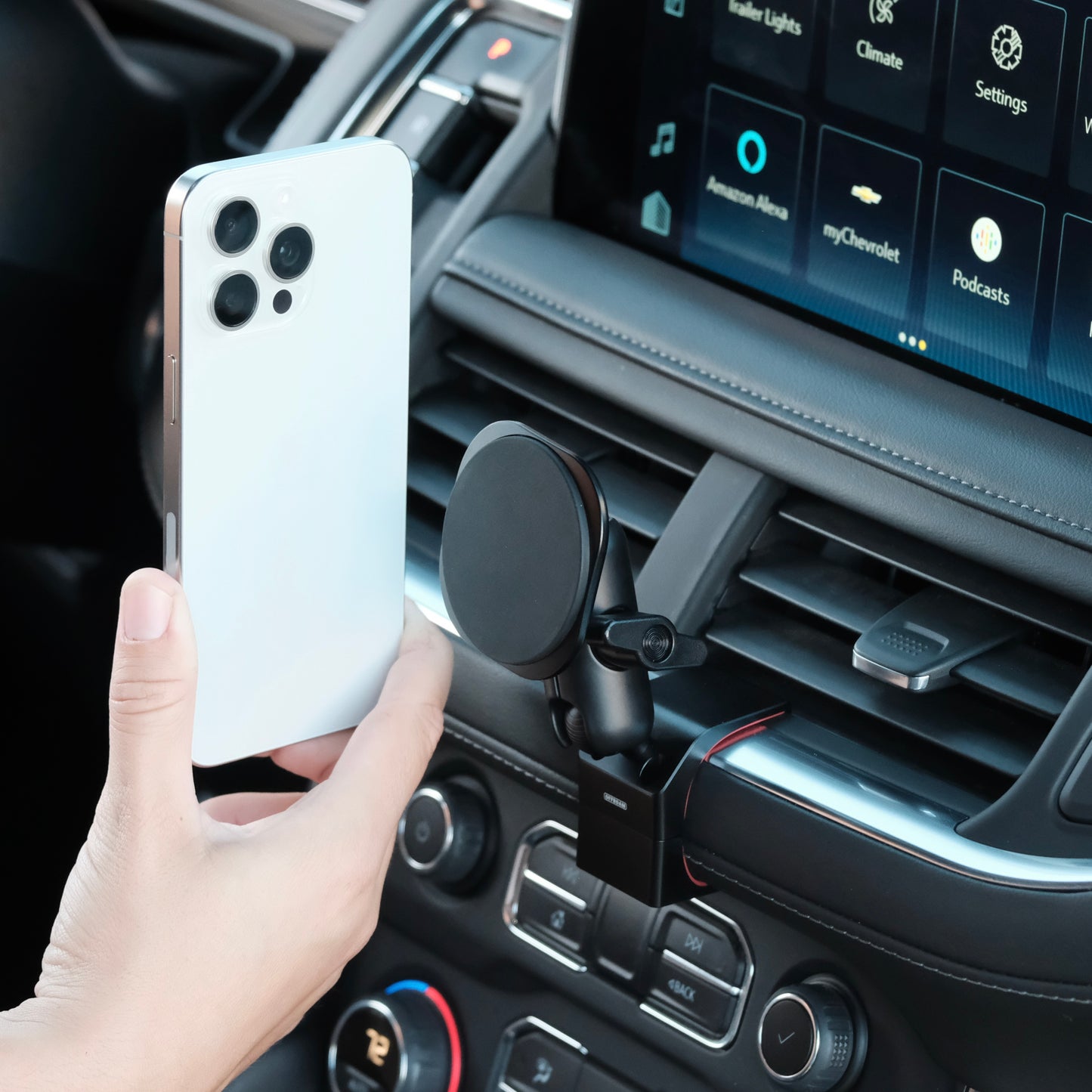 Chevrolet Suburban | Tahoe & GMC Yukon | Yukon XL 2021-2024 MagSafe Phone Mount