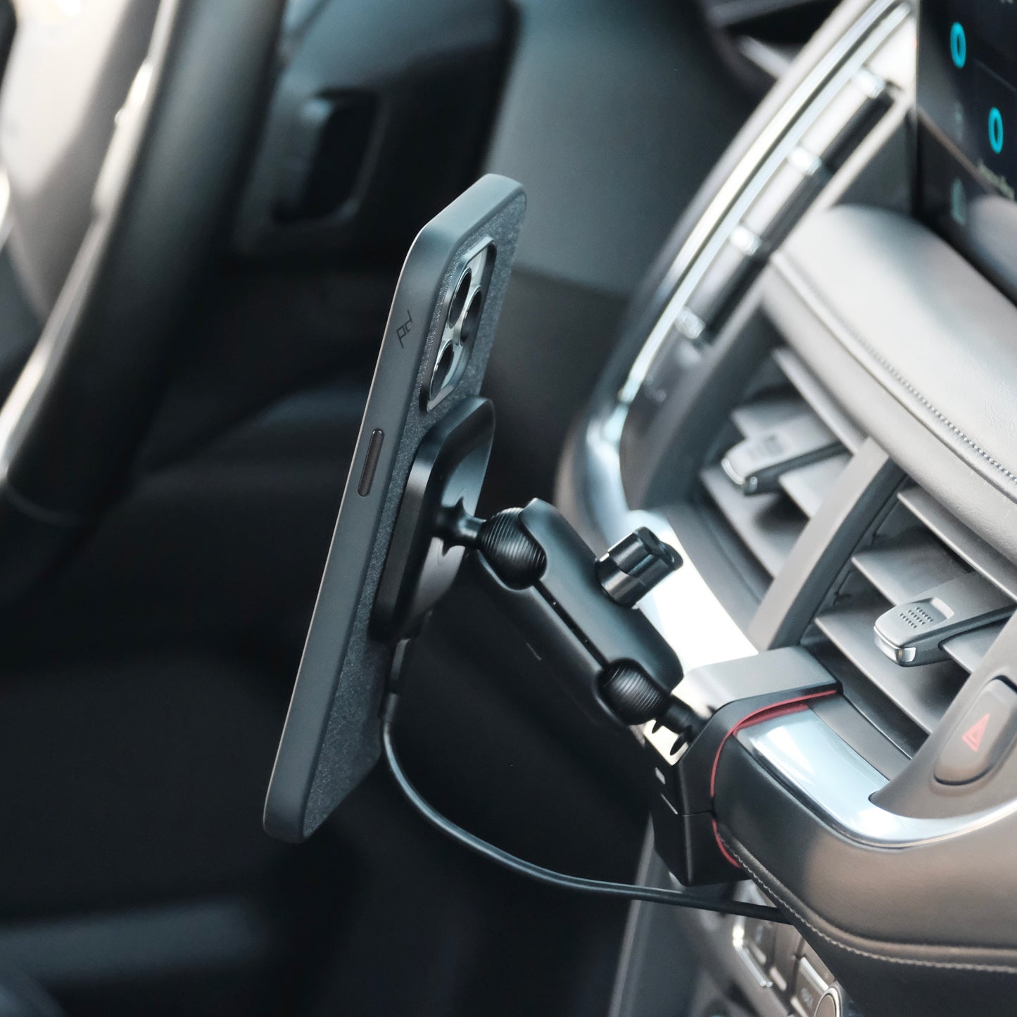 Chevrolet Suburban | Tahoe & GMC Yukon | Yukon XL 2021-2024 Magnetic Qi2 Charging Phone Mount
