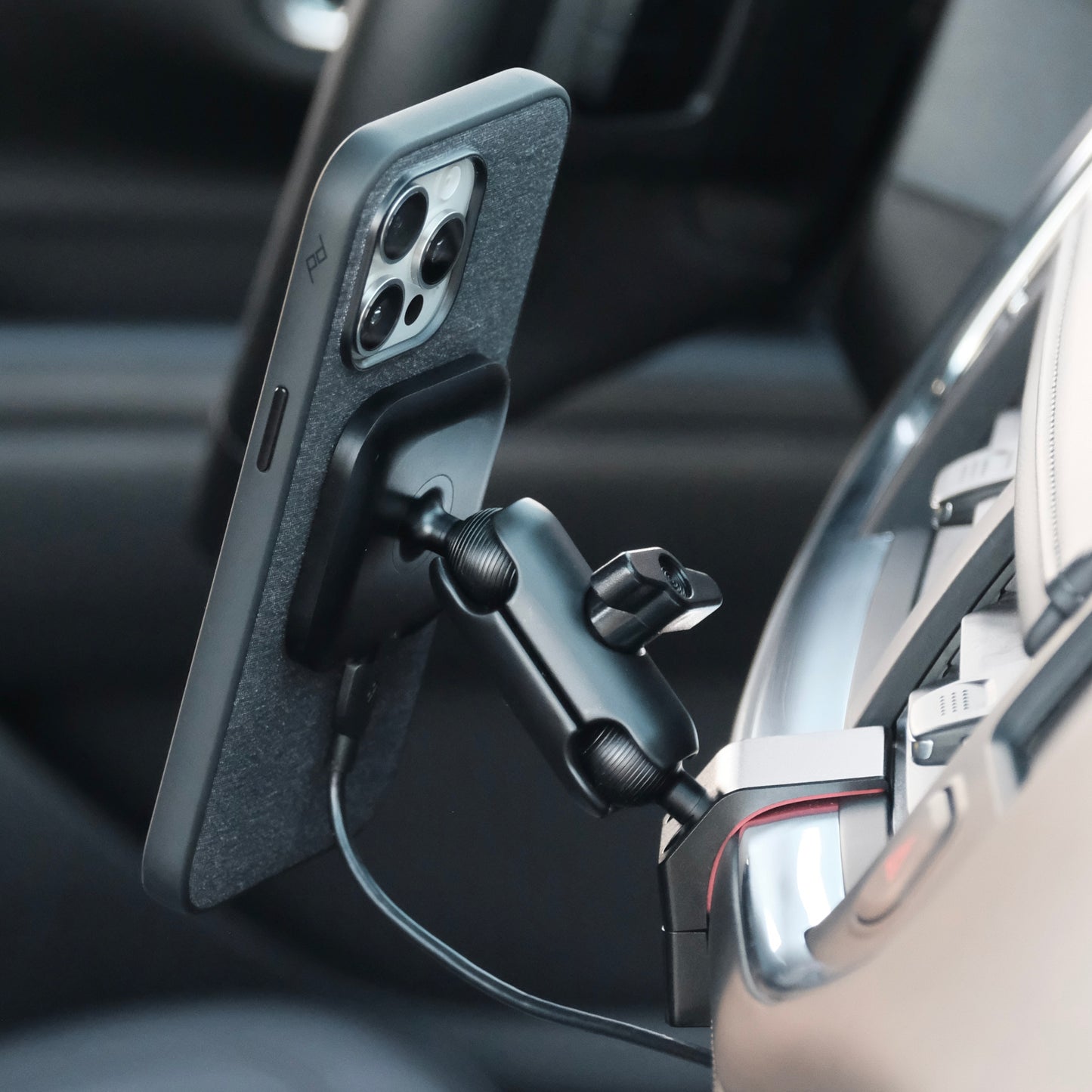 Chevrolet Suburban | Tahoe & GMC Yukon | Yukon XL 2021-2024 Magnetic Qi2 Charging Phone Mount