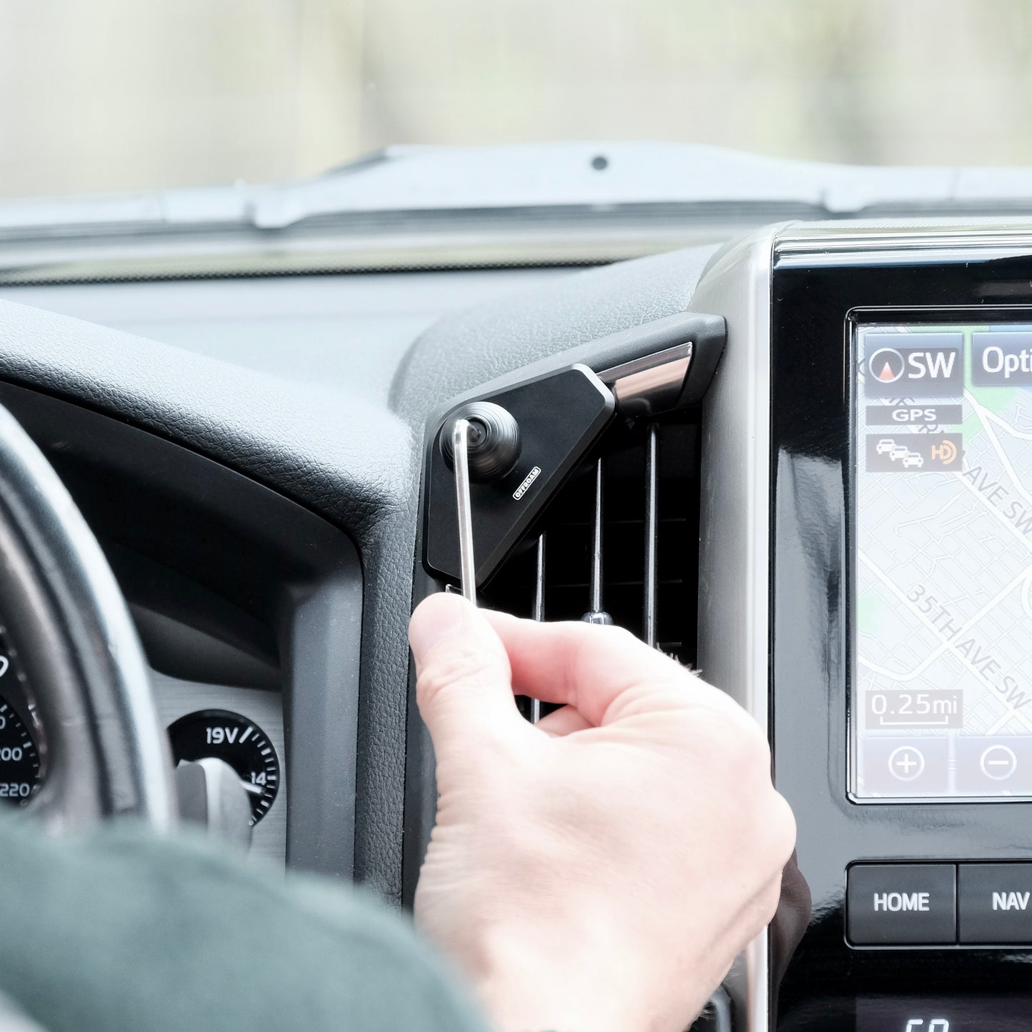 Toyota Land Cruiser 200 2016-2021 MagSafe-compatible Phone Mount