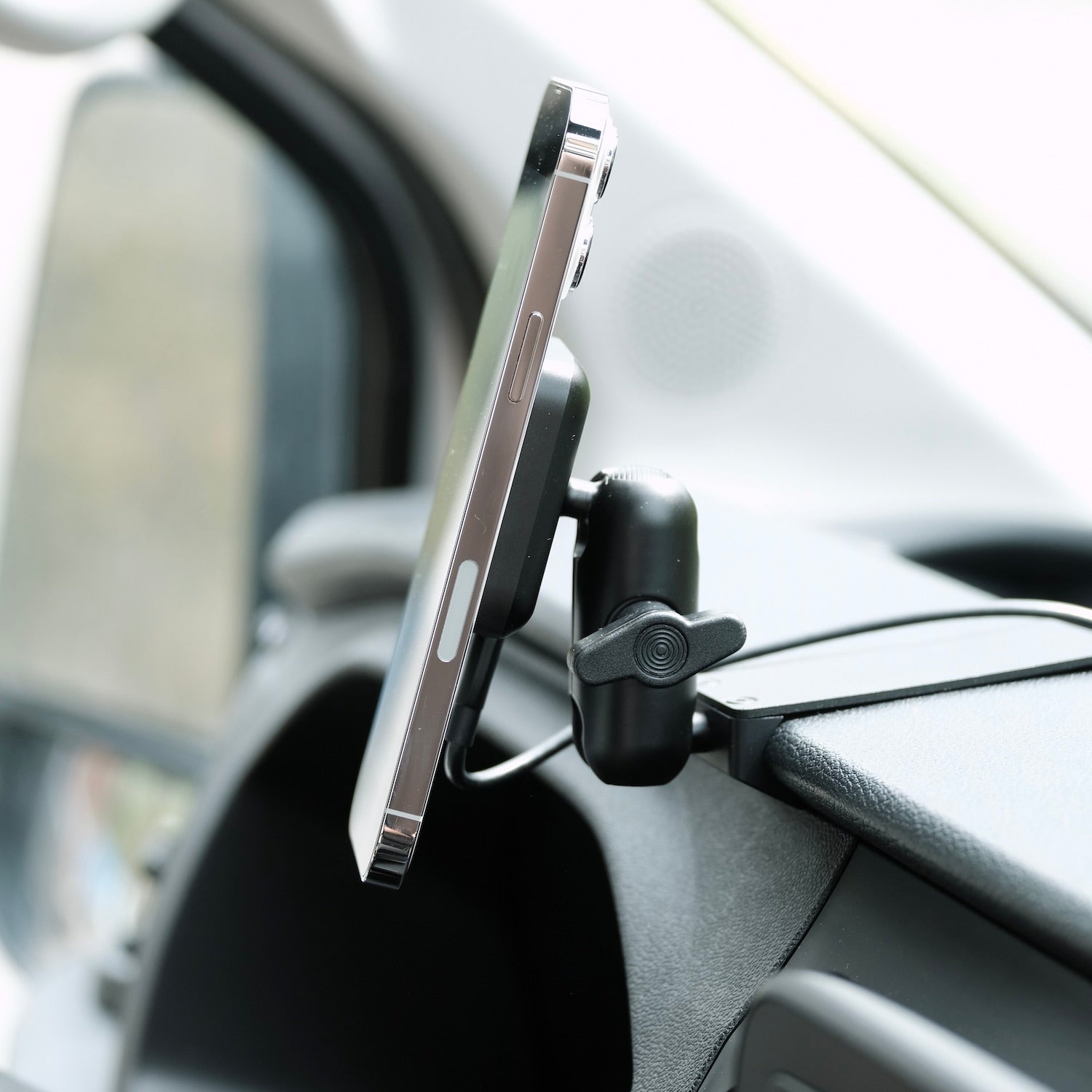 Magnetic Charging Phone Mount for Ford Transit (2020 - 2023) - Offroam