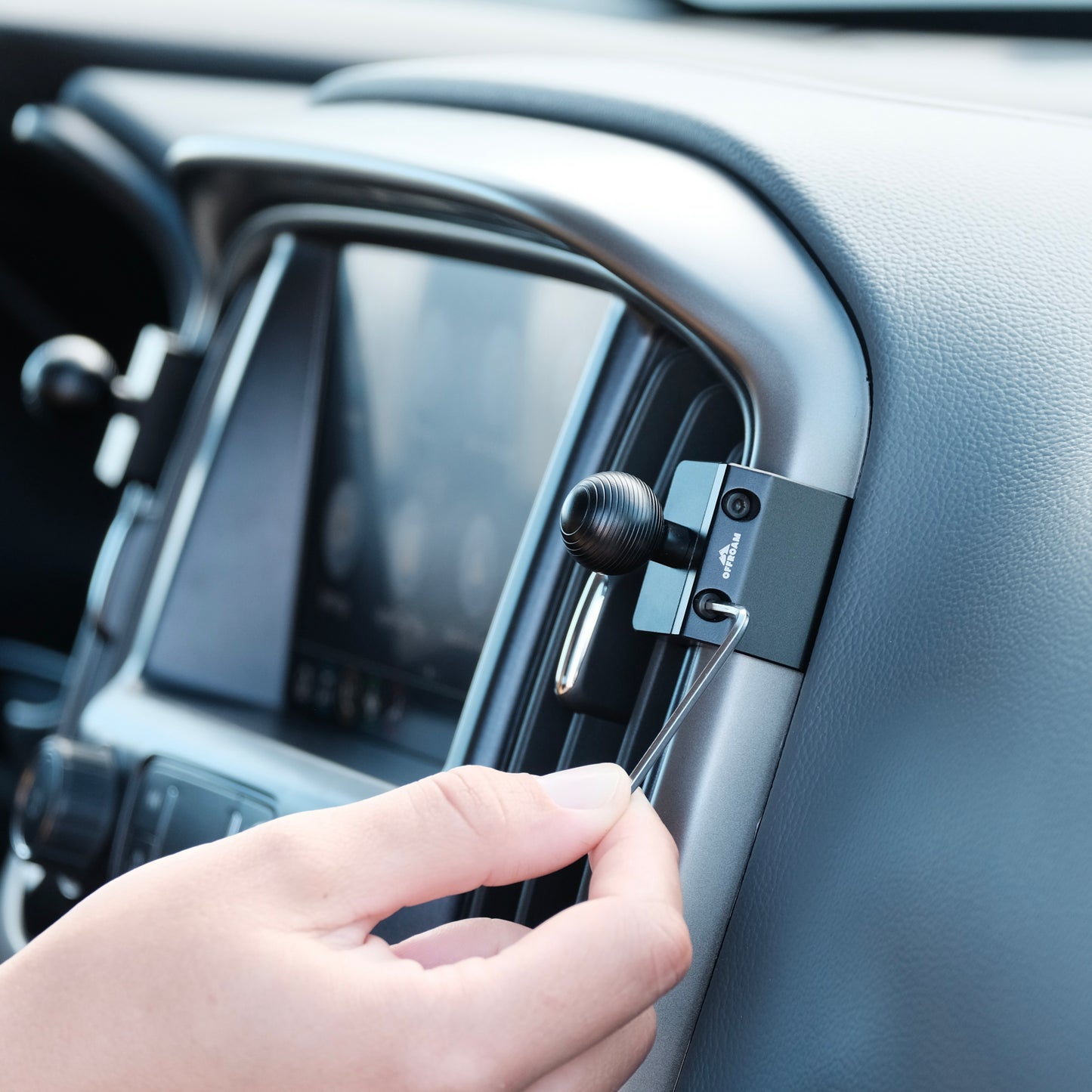 Chevrolet Colorado | GMC Canyon (2015-2022) Phone Mount with MagSafe - Offroam