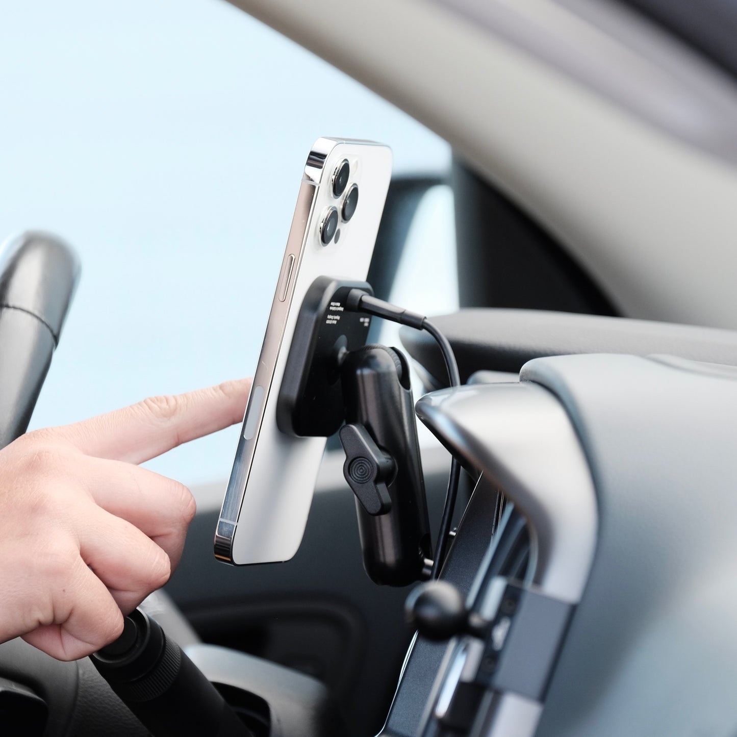 Chevrolet Colorado | GMC Canyon 2015-2022 MagSafe-compatible Phone Mount