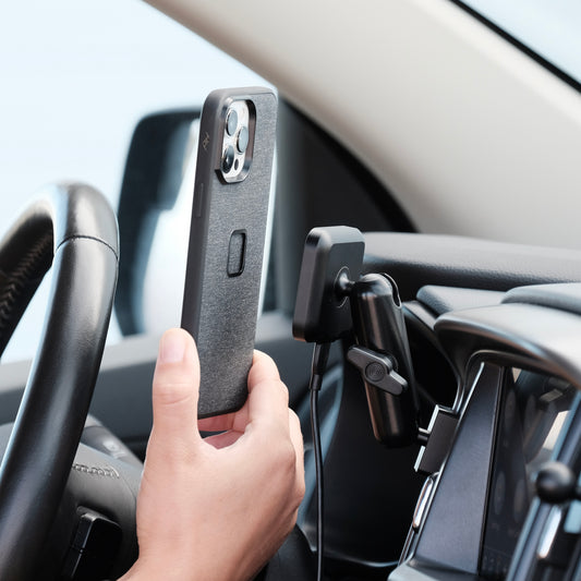 Chevrolet Colorado | GMC Canyon 2015-2022 Magnetic Charging Phone Mount - Offroam