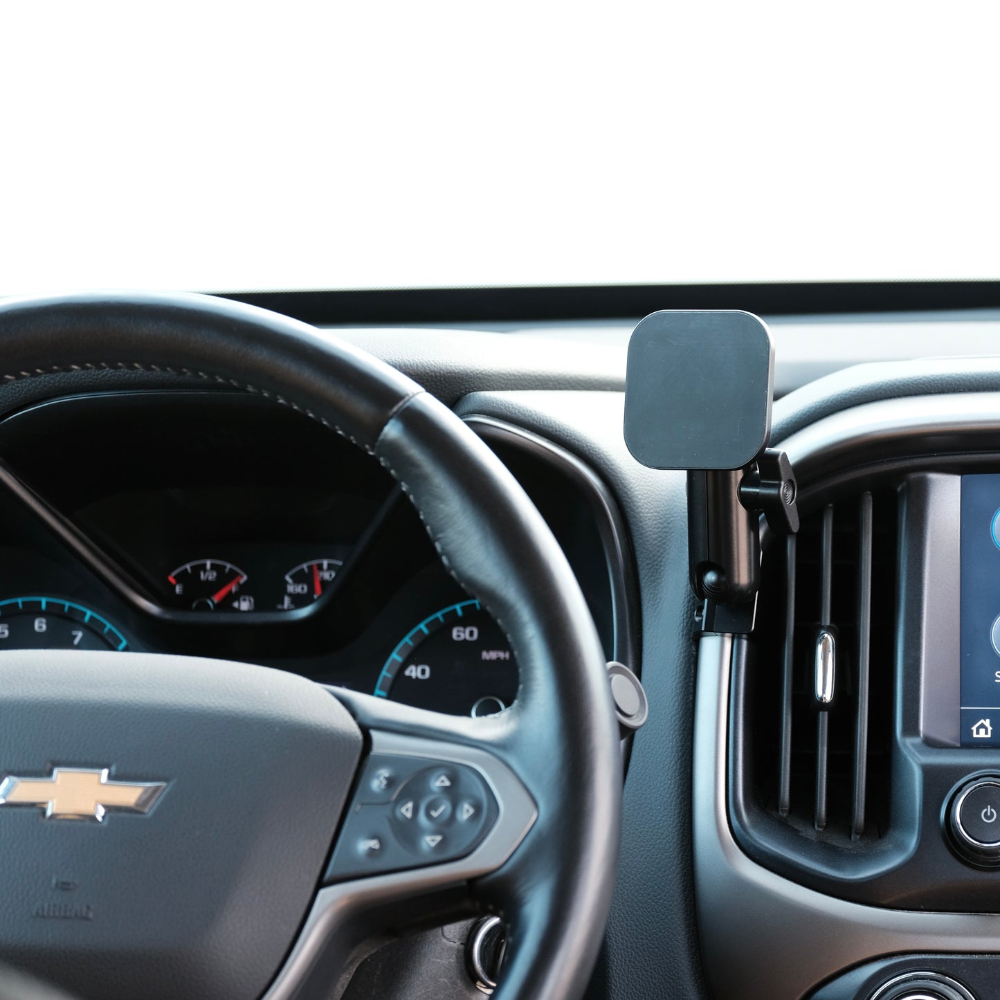 Chevrolet Colorado | GMC Canyon (2015-2022) Phone Mount with MagSafe - Offroam
