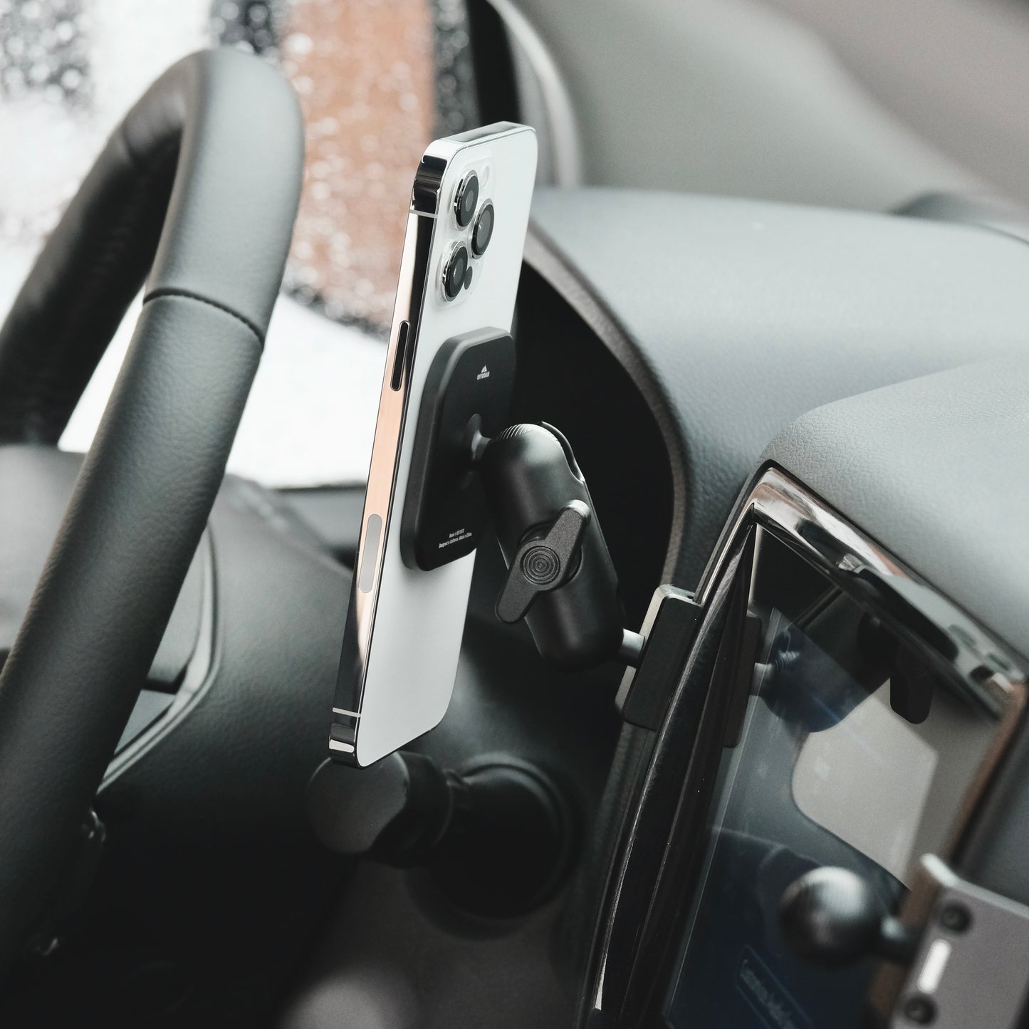2022-2024 Nissan Frontier D41 phone mount with MagSafe non-charging