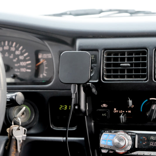 Toyota Tacoma (1996-2004) Magnetic Wireless Charging Phone Mount - Offroam
