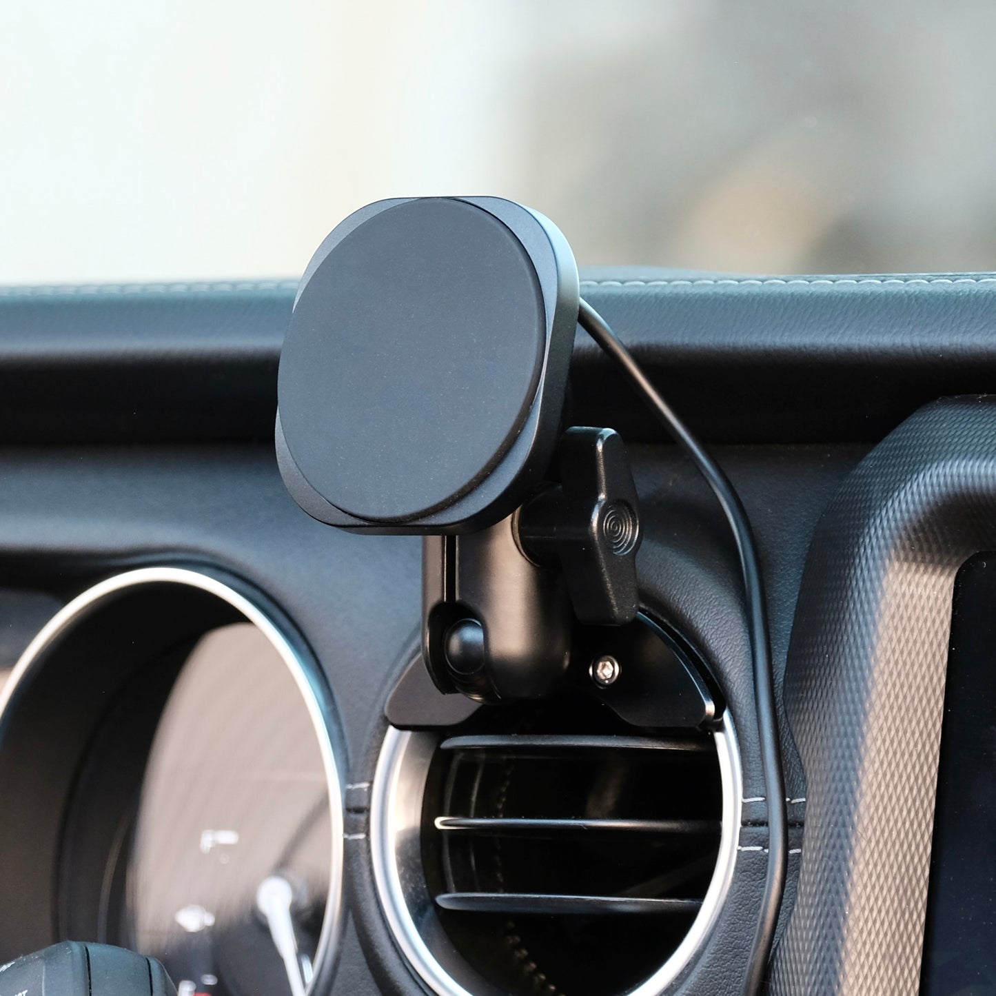 Jeep Wrangler 2018-2023 | Gladiator 2019-2023 MagSafe-compatible Phone Mount, Airvent