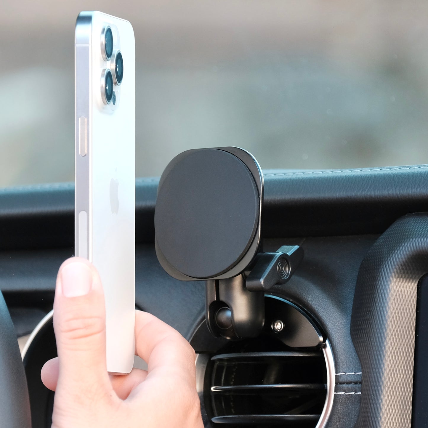 Jeep Wrangler 2018-2023 | Gladiator 2019-2023 MagSafe-compatible Phone Mount, Airvent