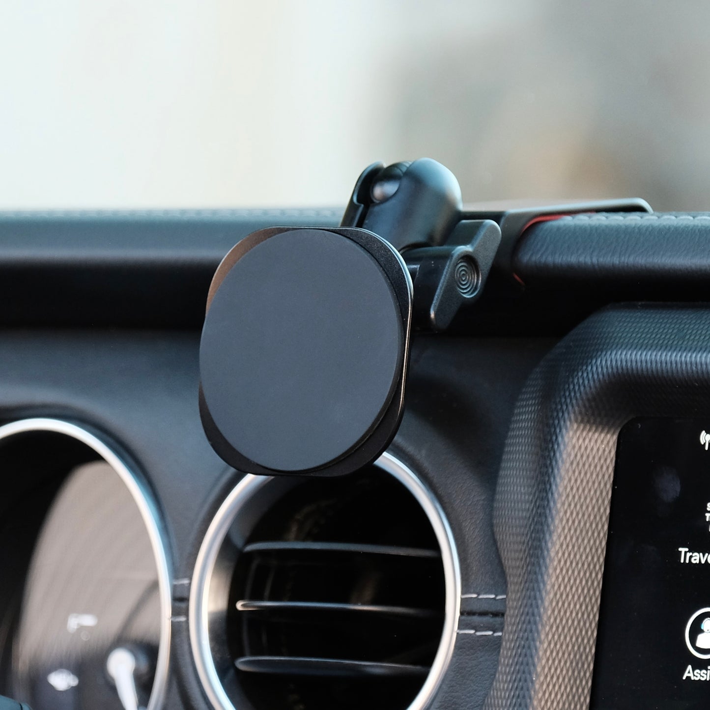 Jeep Wrangler 2018-2023 | Gladiator 2019-2023 MagSafe-compatible Phone Mount, Dashboard