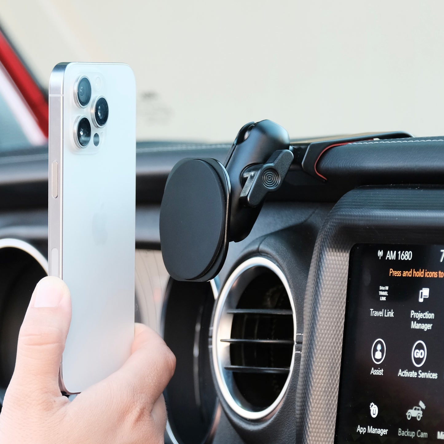 Jeep Wrangler 2018-2023 | Gladiator 2019-2023 MagSafe-compatible Phone Mount, Dashboard