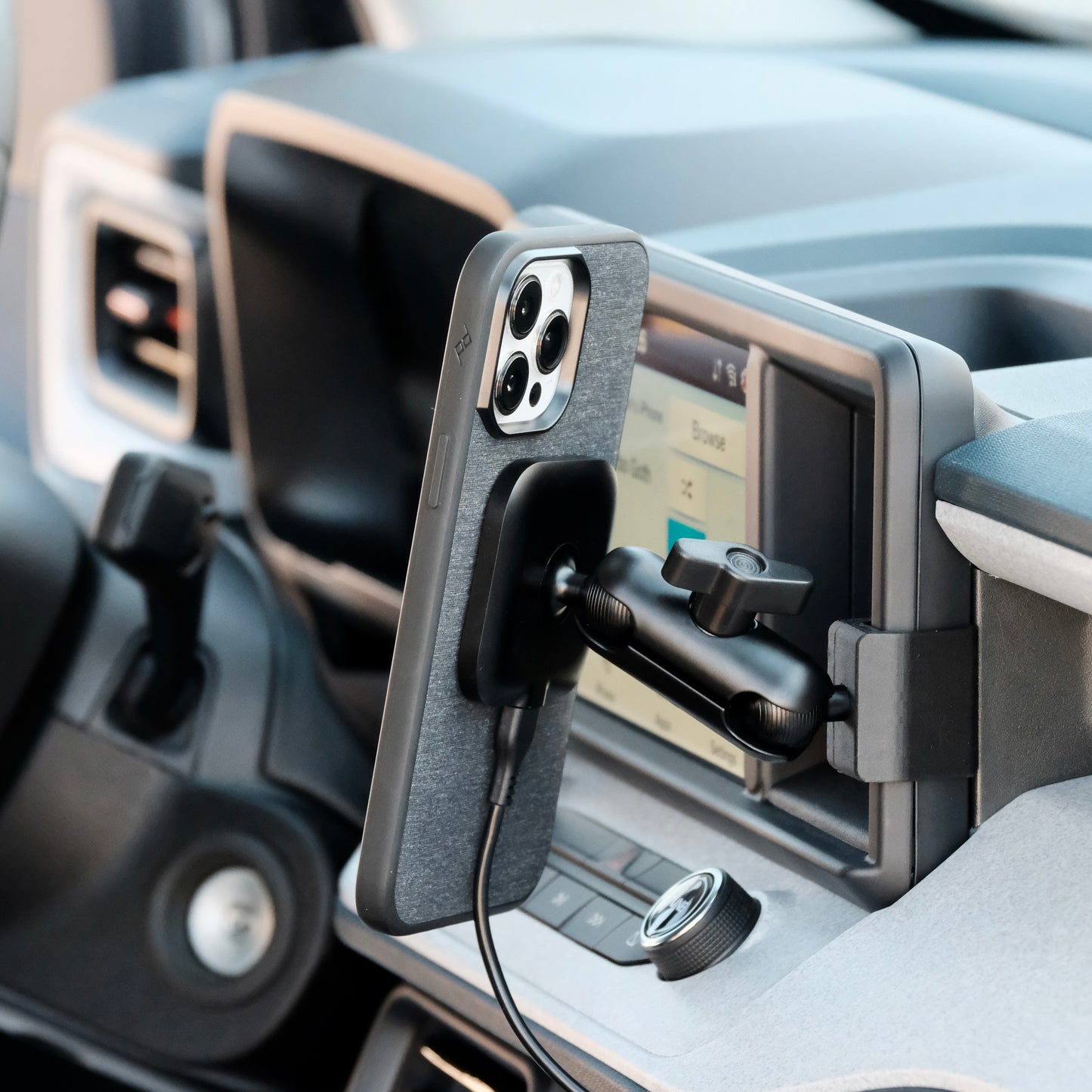 Ford Maverick 2022-2024 Magnetic Charging Phone Mount - Offroam