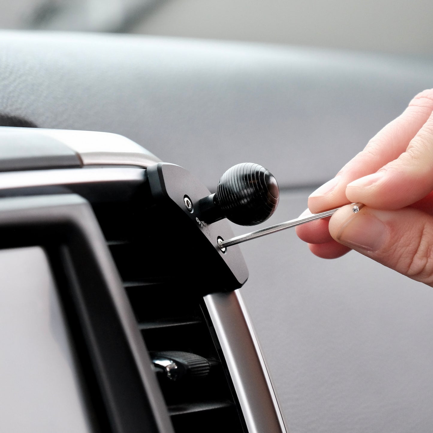 Ram 1500/2500/3500 2013-2018 & 1500 Classic 2019-2024 MagSafe-compatible Phone Mount