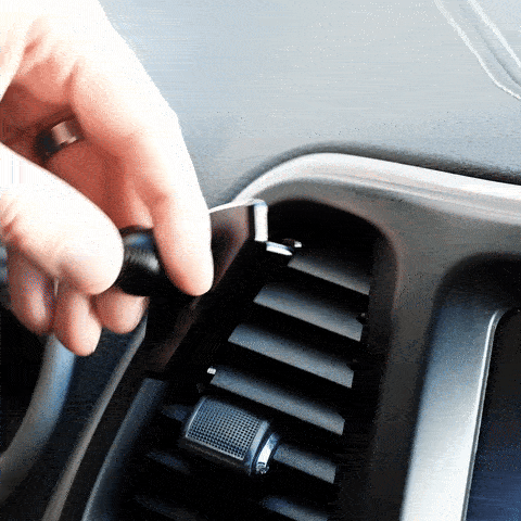 An animation showing a simple installation of the Offroam mounting base with a 20 mm ball interface installed in a Jeep Cherokee 2014-2018 that does not block the airflow or restrict the air vent louver