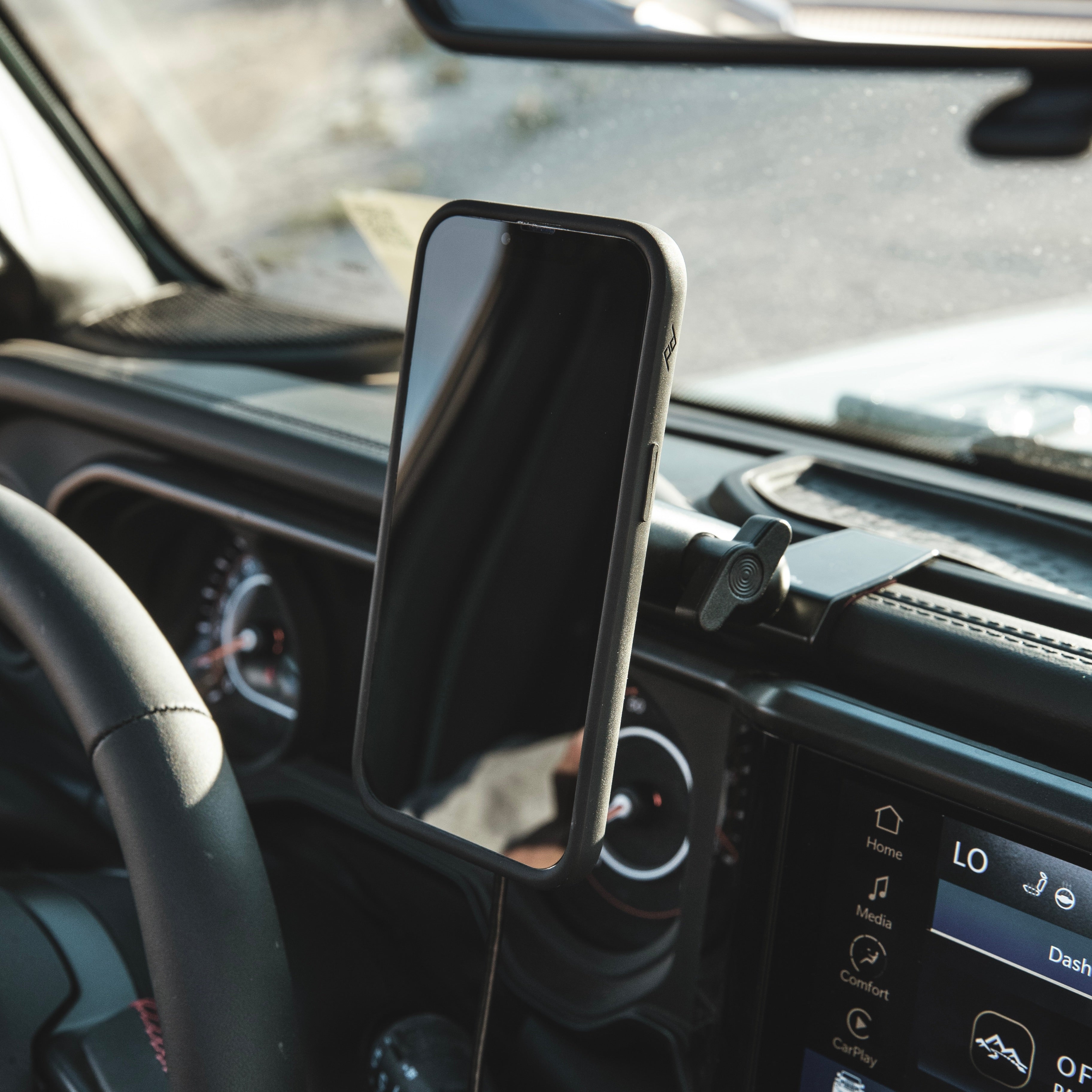 2024+ Jeep Wrangler | Gladiator Magnetic Charging Phone Mount