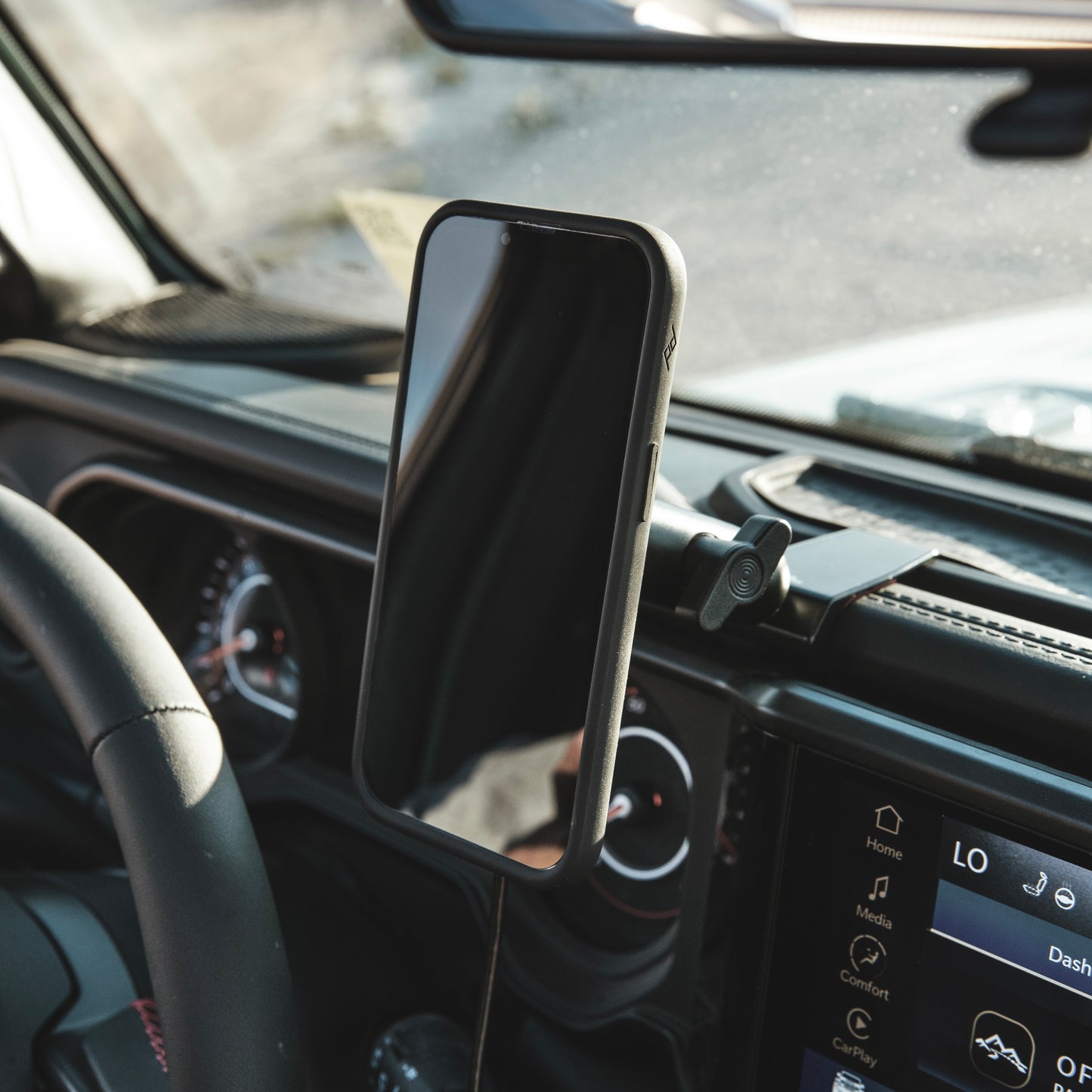 Jeep Wrangler JL | Gladiator JT (2024) Magnetic Charging Phone Mount - Offroam