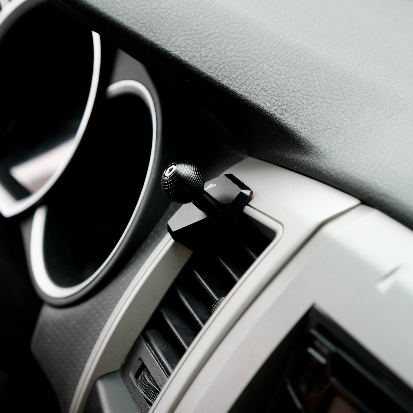 Magnetic Charging Phone Mount Kit - Toyota Tacoma (2005-2011) - Offroam