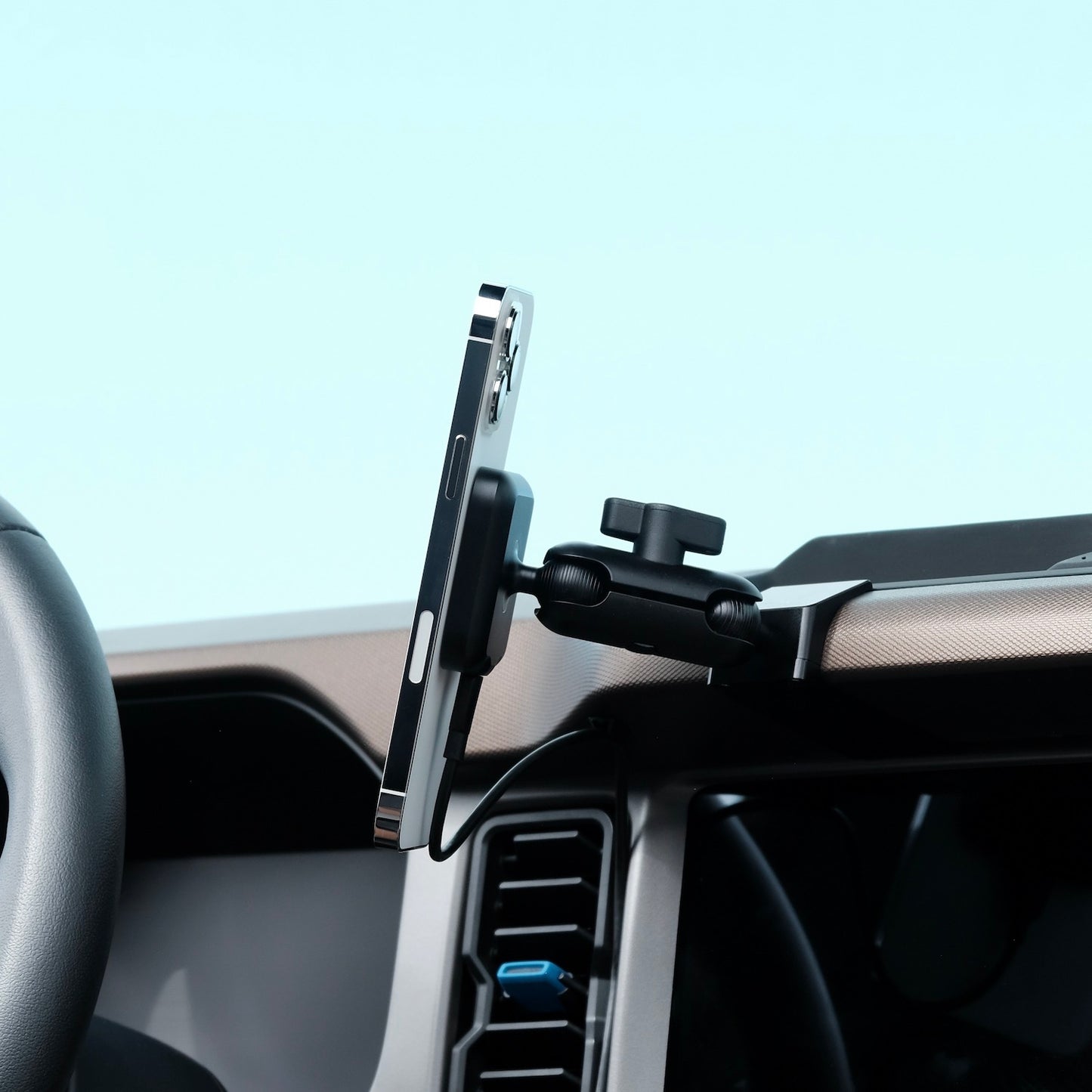 Magnetic Charging Phone Mount Kit - Ford Bronco (2021 - Present) - Offroam
