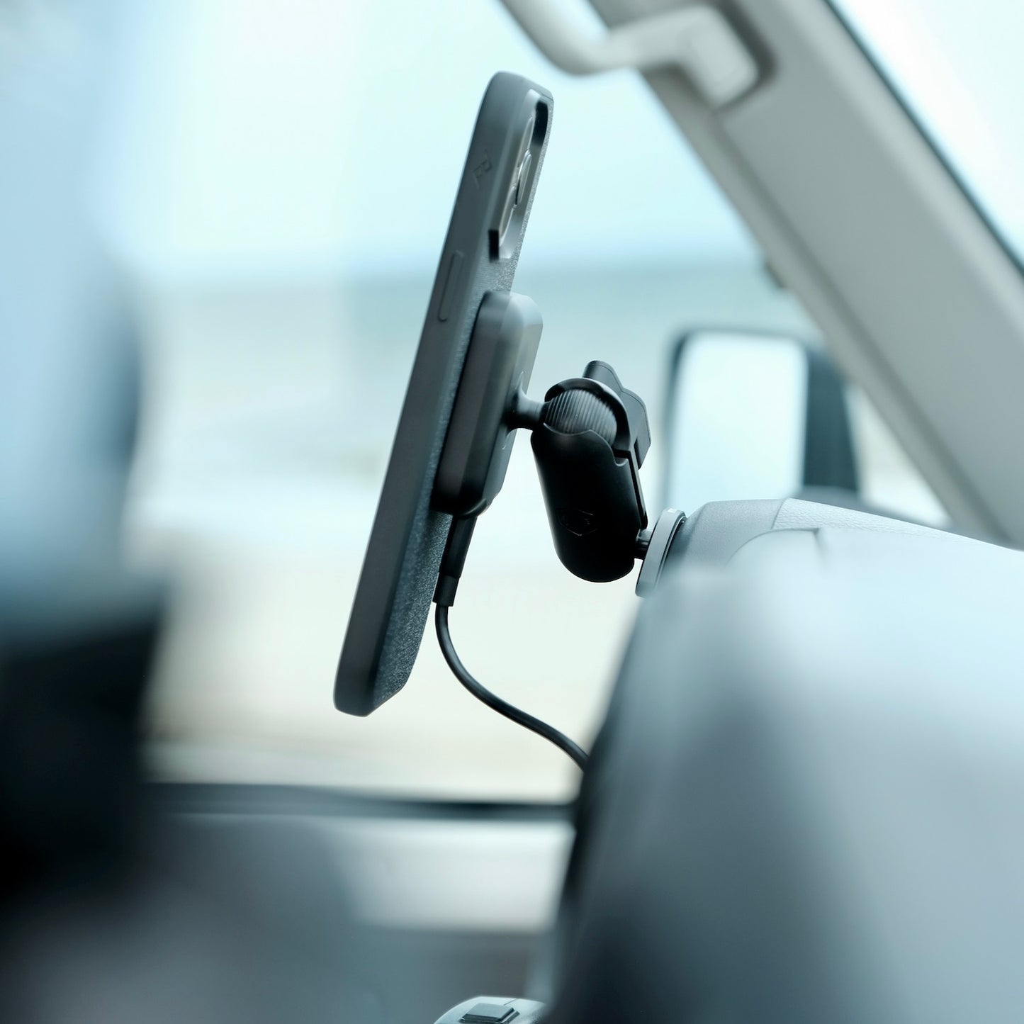 Magnetic Charging Phone Mount Kit - Toyota Land Cruiser 70 (2007 - Present) - Offroam