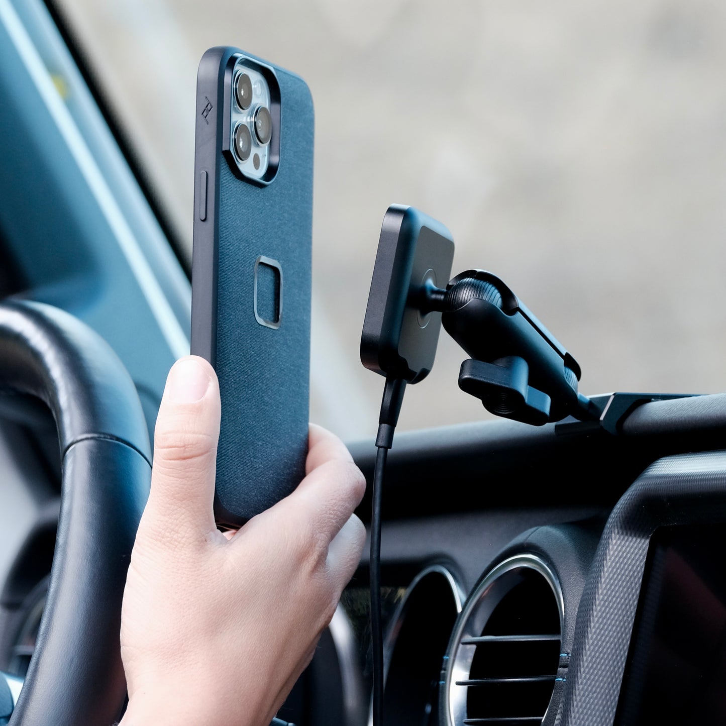 Magnetic Charging Dashboard Phone Mount Kit - Jeep Wrangler JL / Gladiator JT (2018 - Present) - Offroam