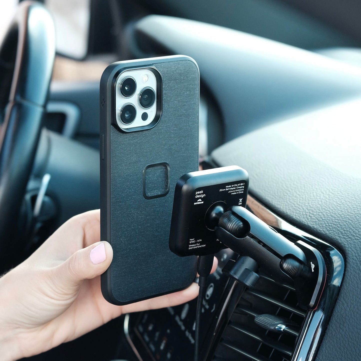 Magnetic Charging Phone Mount Kit - Jeep Grand Cherokee (2011-2021) - Offroam