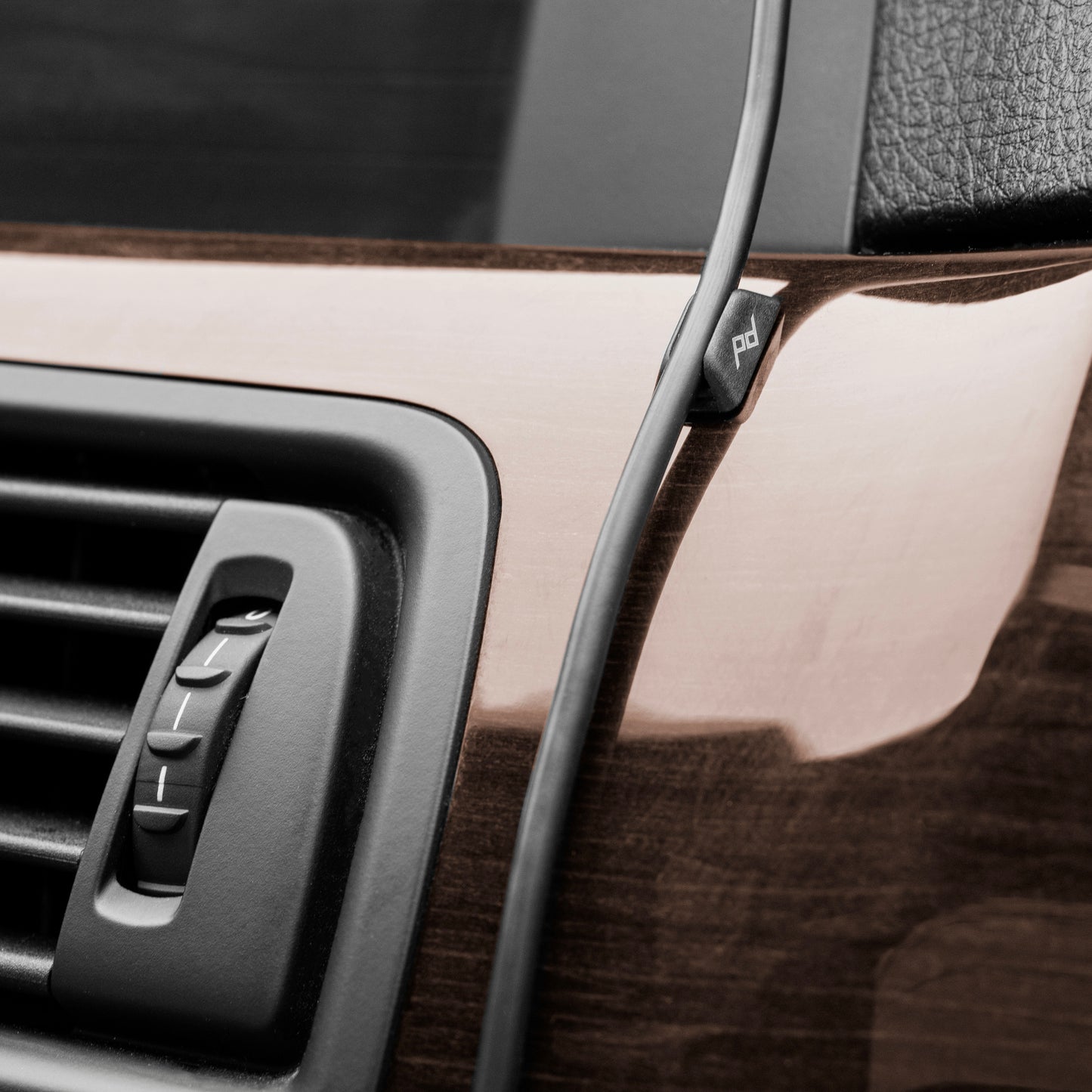 Magnetic Charging Phone Mount for Ford Bronco (2021-2023) - Offroam