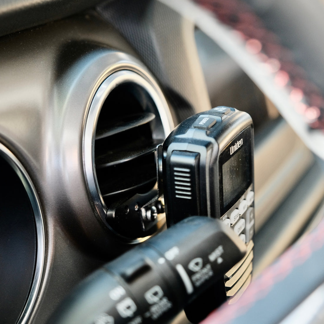 How to mount a CB radio in Jeep Wrangler JL and Gladiator OFFROAM