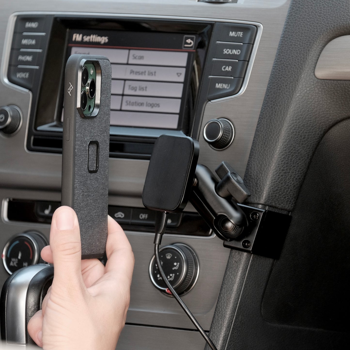 Volkswagen Golf (2013-2021) Magnetic Charging Phone Mount - Offroam