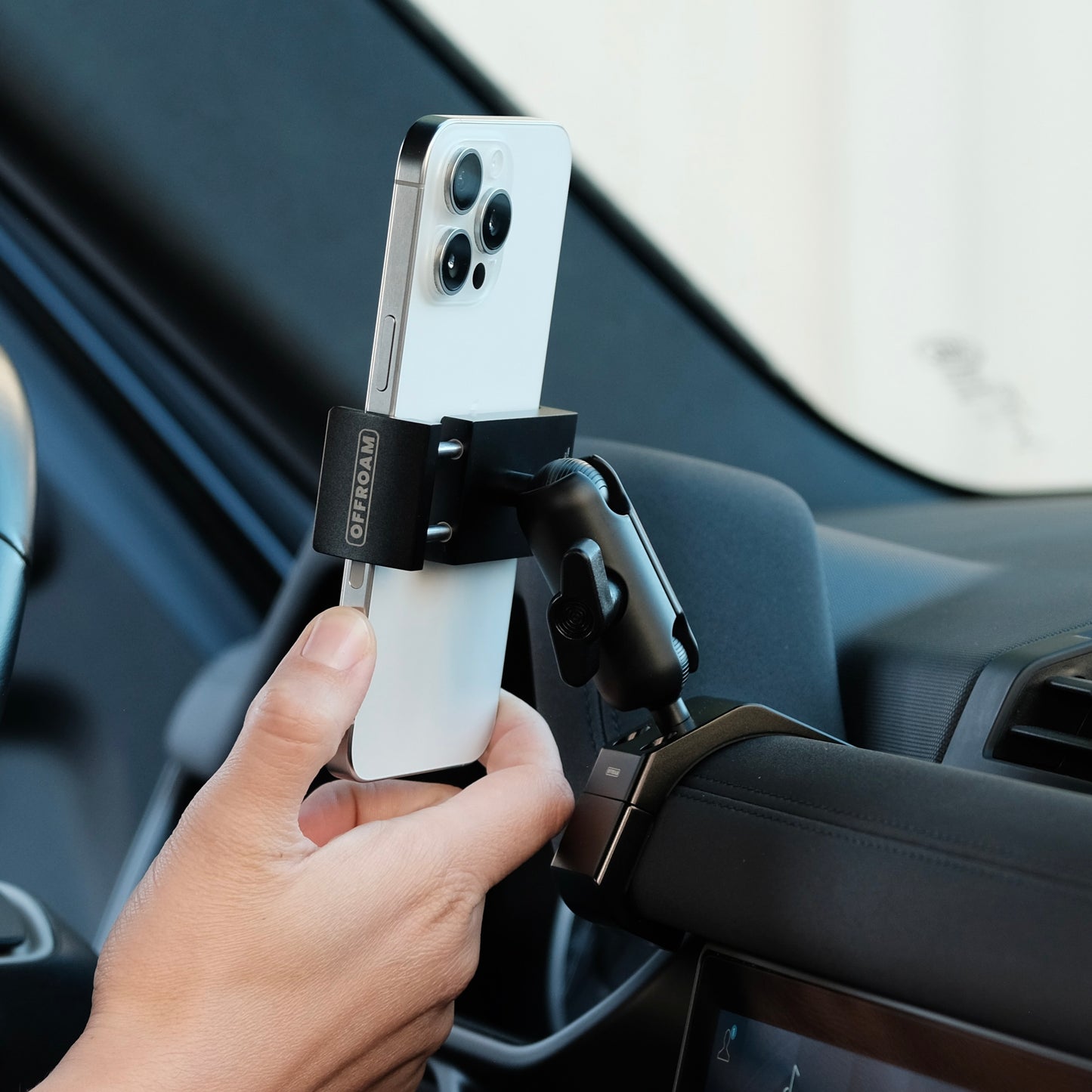 Land Rover Defender 2020-2026 Phone Mount