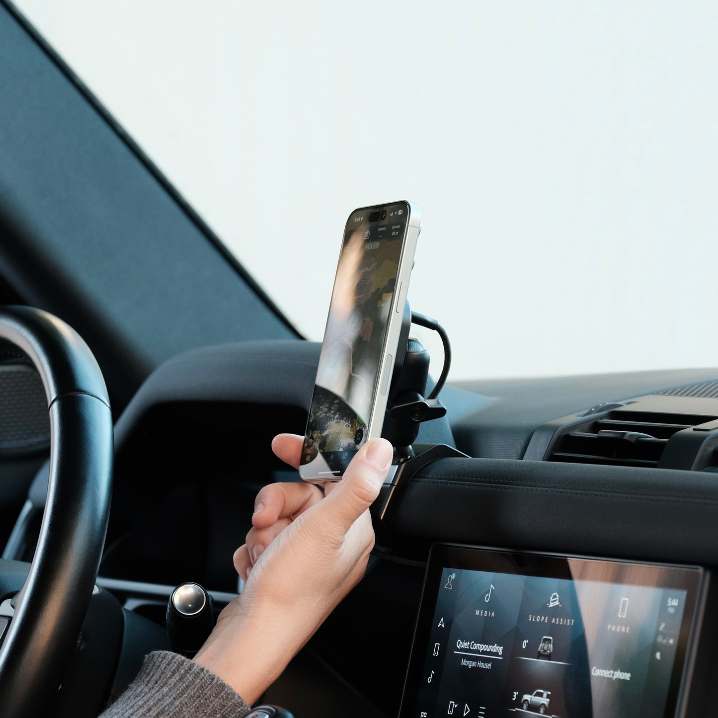 Land Rover Defender 2020-2026 MagSafe-compatible Phone Mount