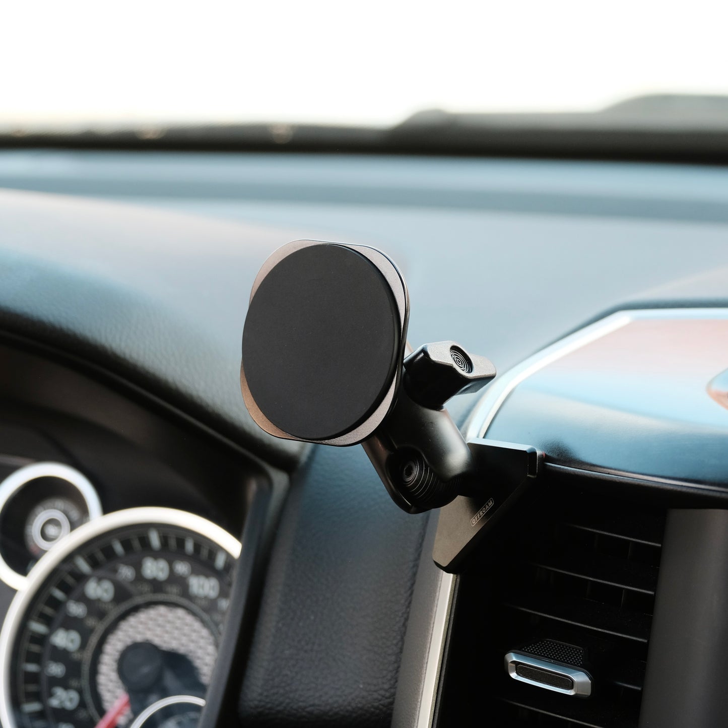 Ram 1500/2500/3500 2019-2026 MagSafe-compatible Phone Mount