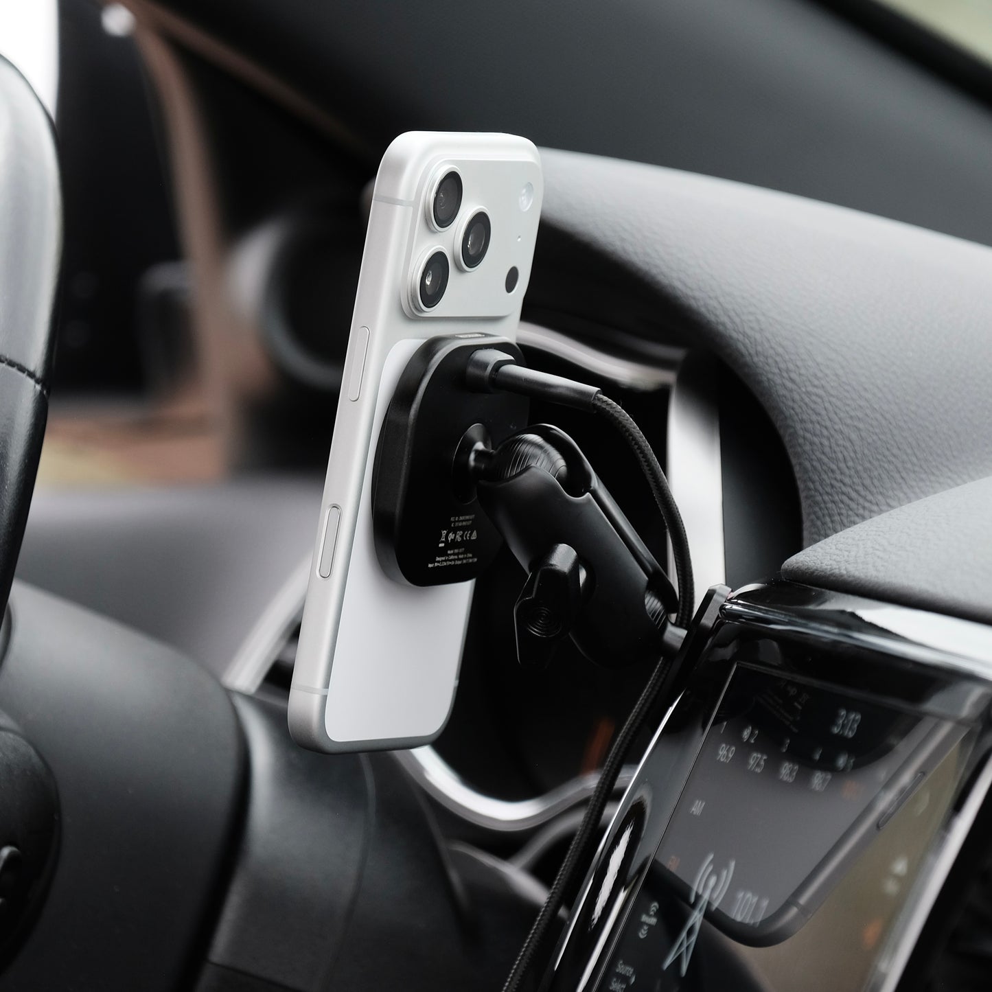 Jeep Grand Cherokee WK2 2014-2022 MagSafe-compatible Phone Mount