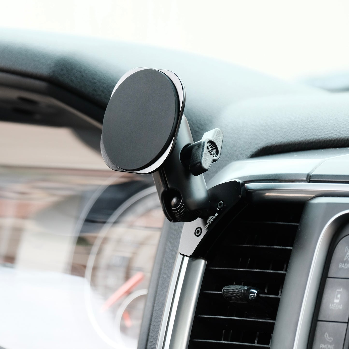 Ram 1500/2500/3500 2013-2018 & 1500 Classic 2019-2024 MagSafe-compatible Phone Mount