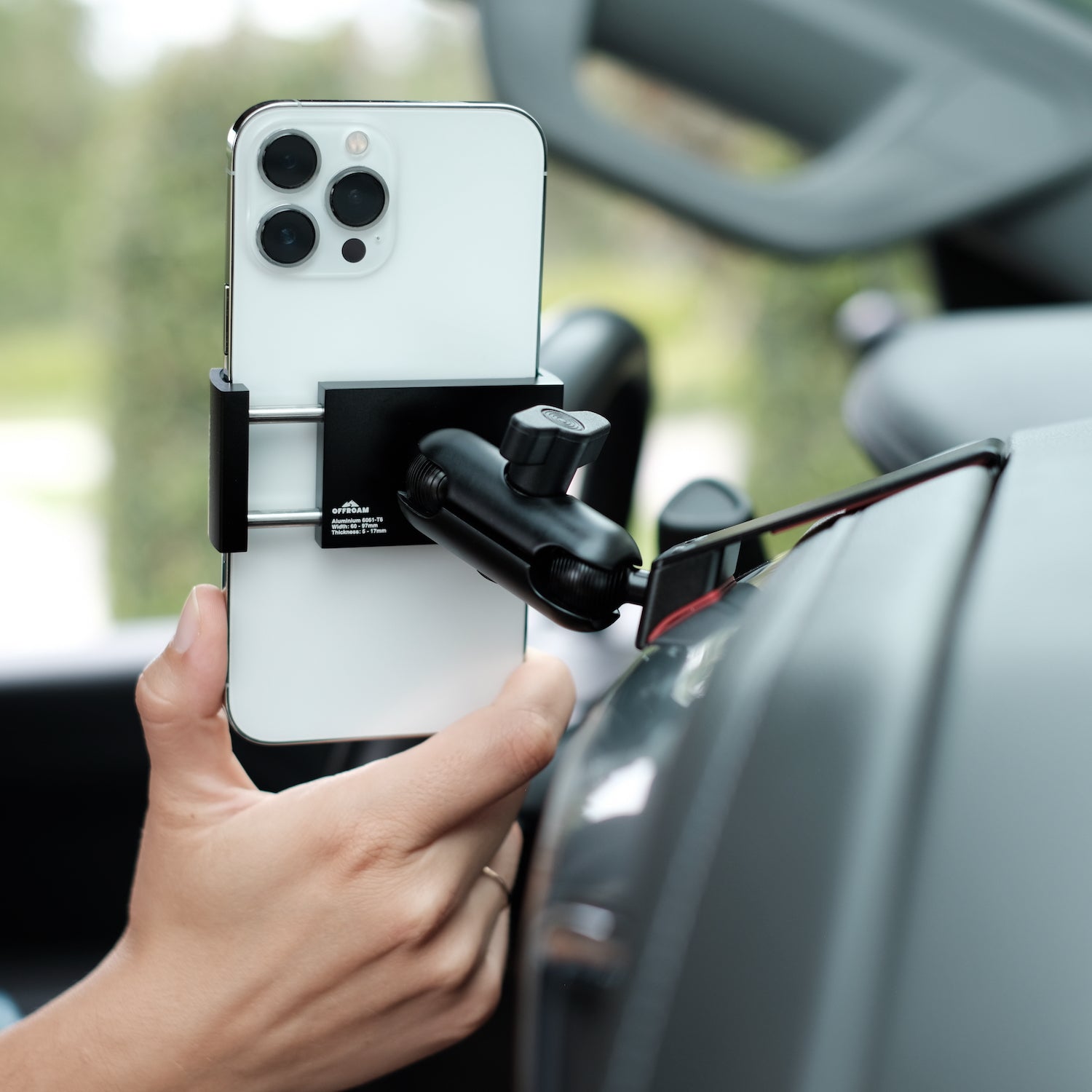 Phone Mount for Chevy Silverado (2019-2023) | Silverado HD (2020-2024) and GMC Sierra 1500 (2019-2021) | Sierra HD (2020-2023) - 7"|8" Touchscreen - Offroam