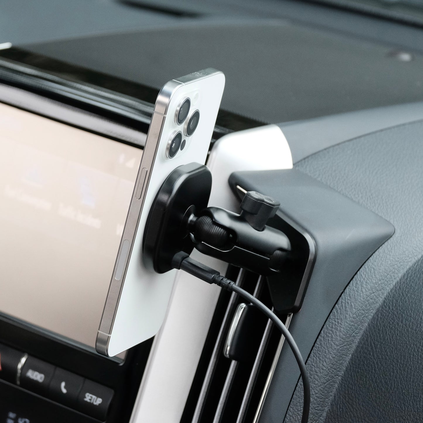 Toyota Land Cruiser 200 2016-2021 MagSafe Phone Mount