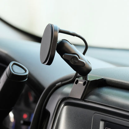 Chevrolet Silverado 1500 2014-2018 | Silverado HD 2500/3500 2015-2019 | Silverado HD 4500/5500/6500 2019-2026 | GMC Sierra 1500 2014-2018 | Sierra HD 2500/3500 2015-2019 MagSafe-compatible Phone Mount
