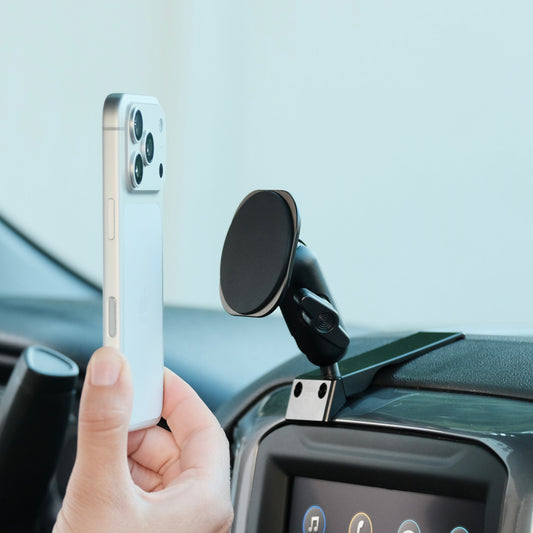 Chevrolet Silverado 2019-2026 | Silverado HD 2020-2026 & GMC Sierra 1500 2019-2026 | Sierra HD 2020-2026 with 7-in.|8-in. display MagSafe-compatible Phone Mount