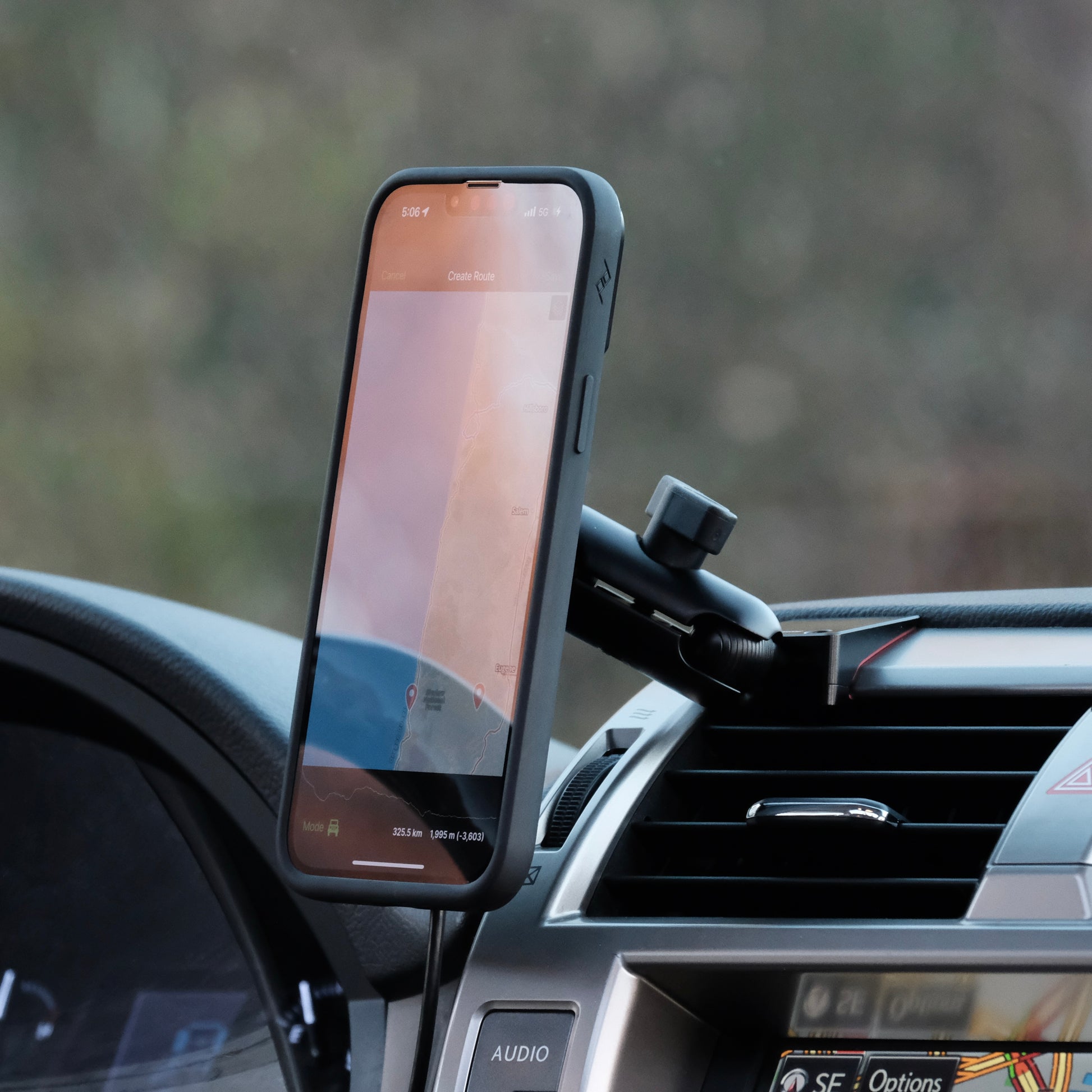 Lexus GX460 2010-2021 Magnetic Charging Phone Mount - Offroam