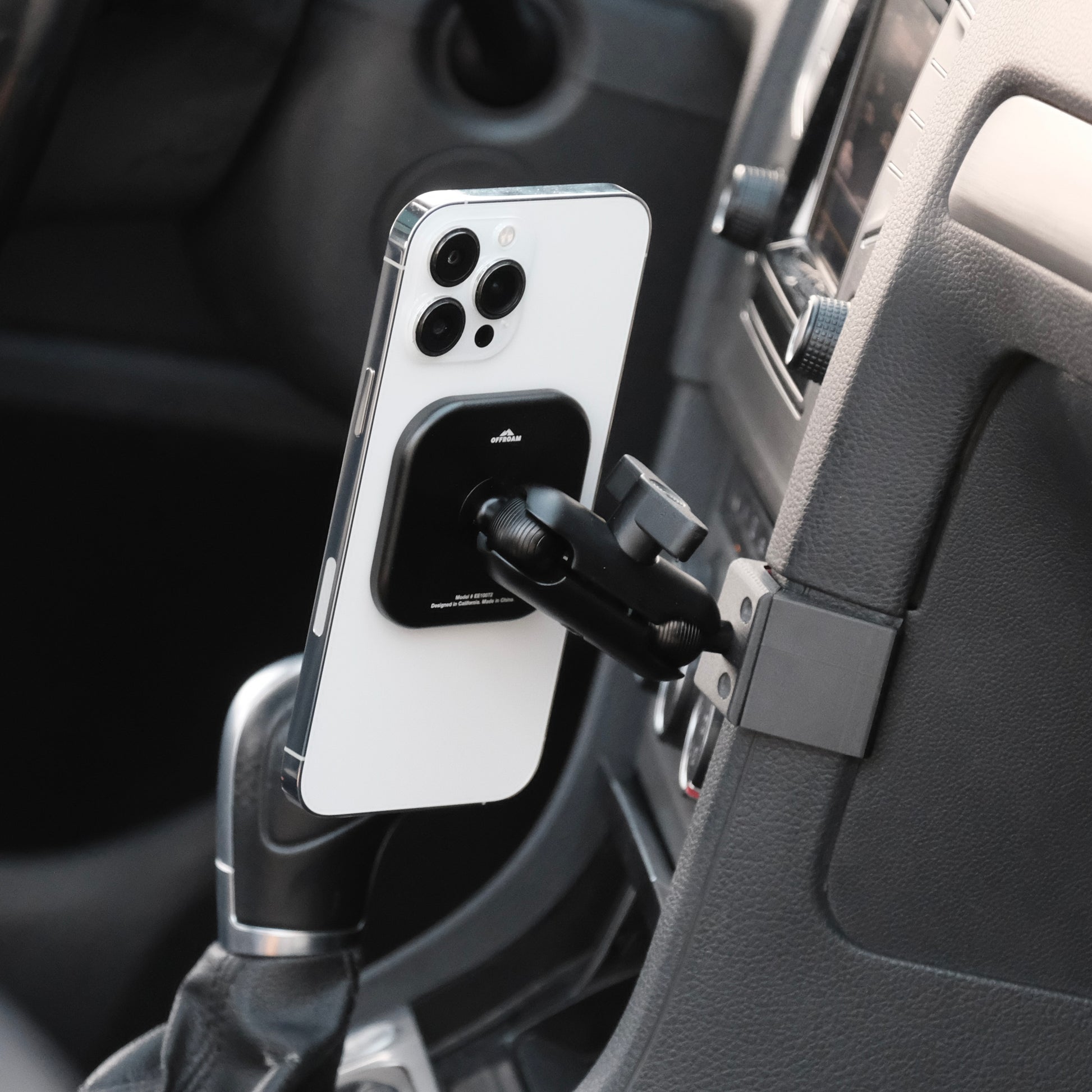 VW Golf 2013-2021 Phone Mount with MagSafe - Offroam