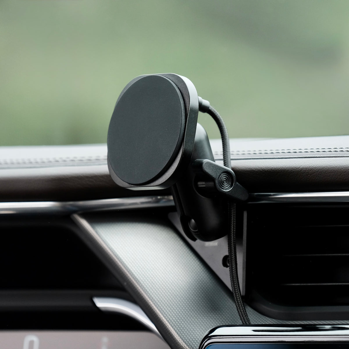 GMC Sierra 1500 2022-2026 | Sierra HD 2024-2026  (AT4, AT4x, Denali, Denali Ultimate) MagSafe-compatible Phone Mount
