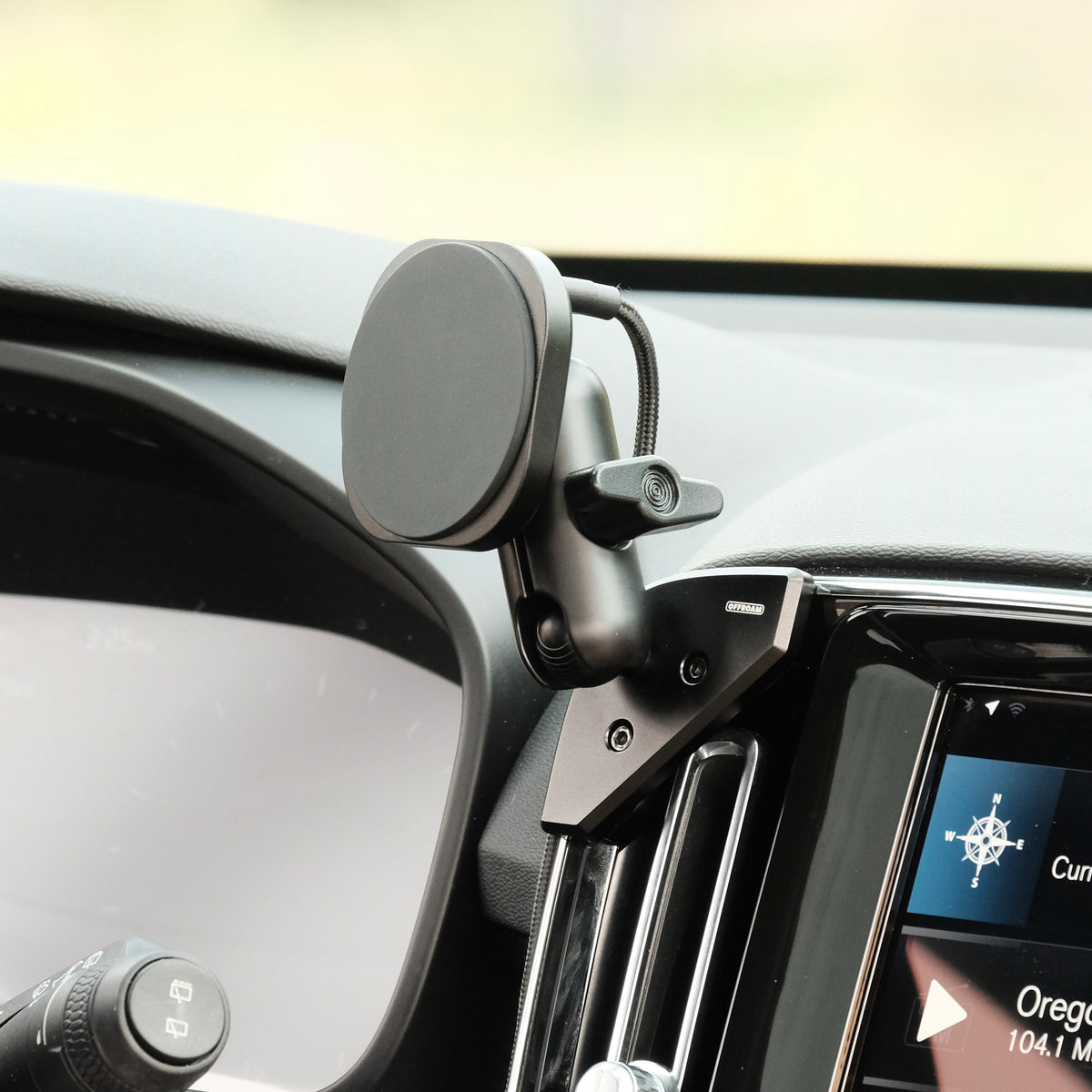 Volvo XC40 2018-2026 MagSafe-compatible Phone Mount