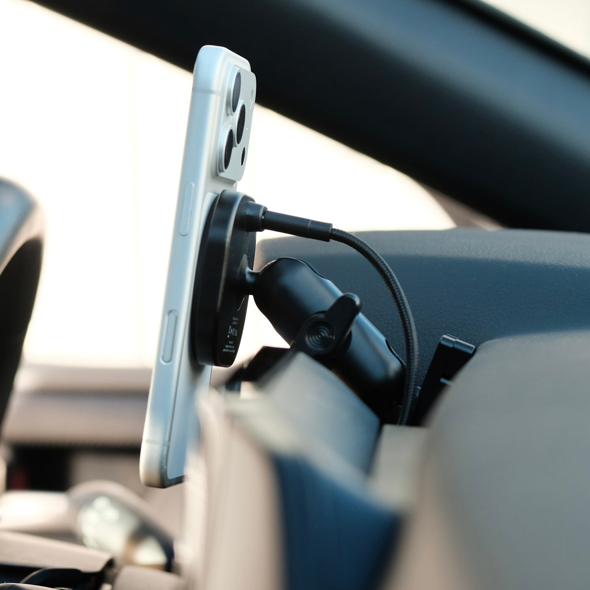 Toyota Camry 2025-2026 MagSafe-compatible Phone Mount