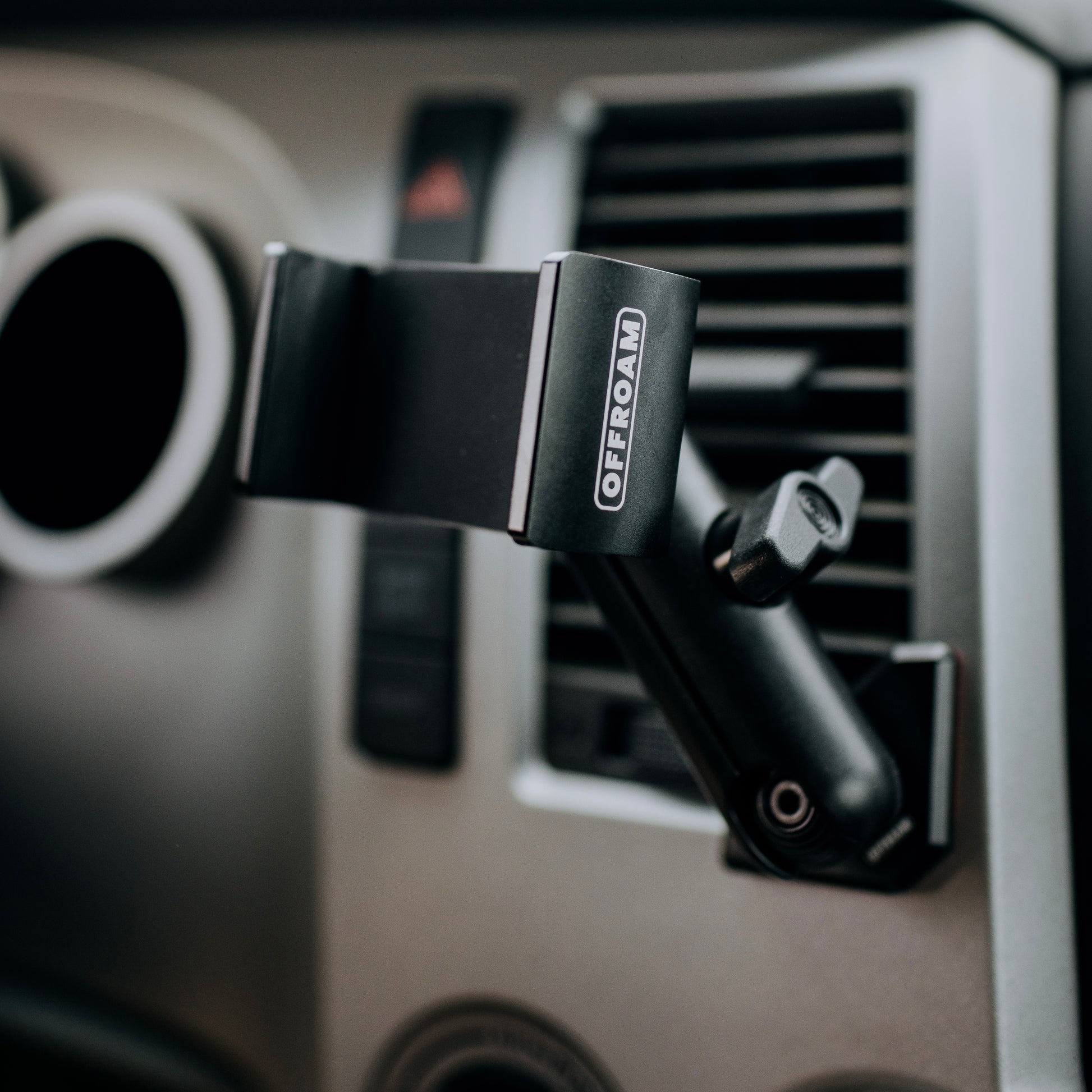A close up photo of the Offroam system installed in the 2nd gen Tundra 2007-2013 showing a secure mounting base, a medium arm and a universal phone holder. Image taken in @desktoglory's vehicle