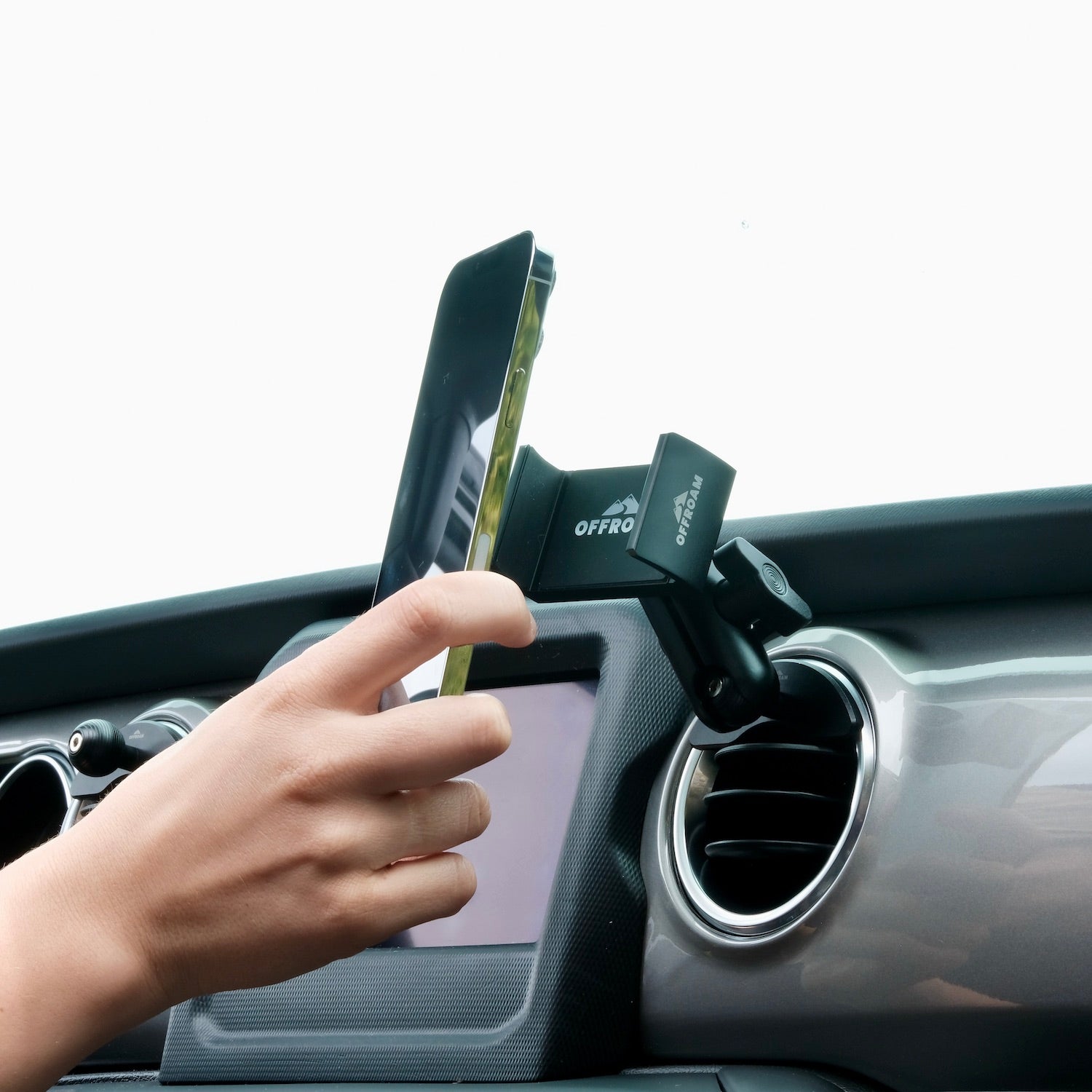 Iphone holder deals for jeep wrangler