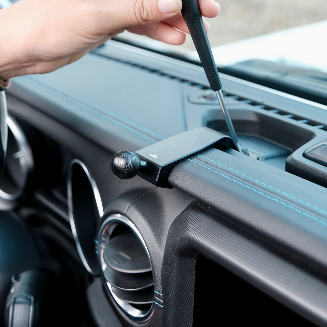 Jeep Wrangler JL 20182023 Phone Mount & MagSafe Offroam OFFROAM