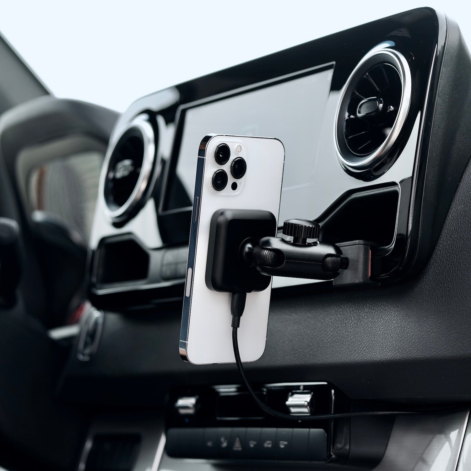 Mercedes-Benz Sprinter 2019-2024 MagSafe Phone Mount MBUX Multimedia System Console (7 or 10.25)