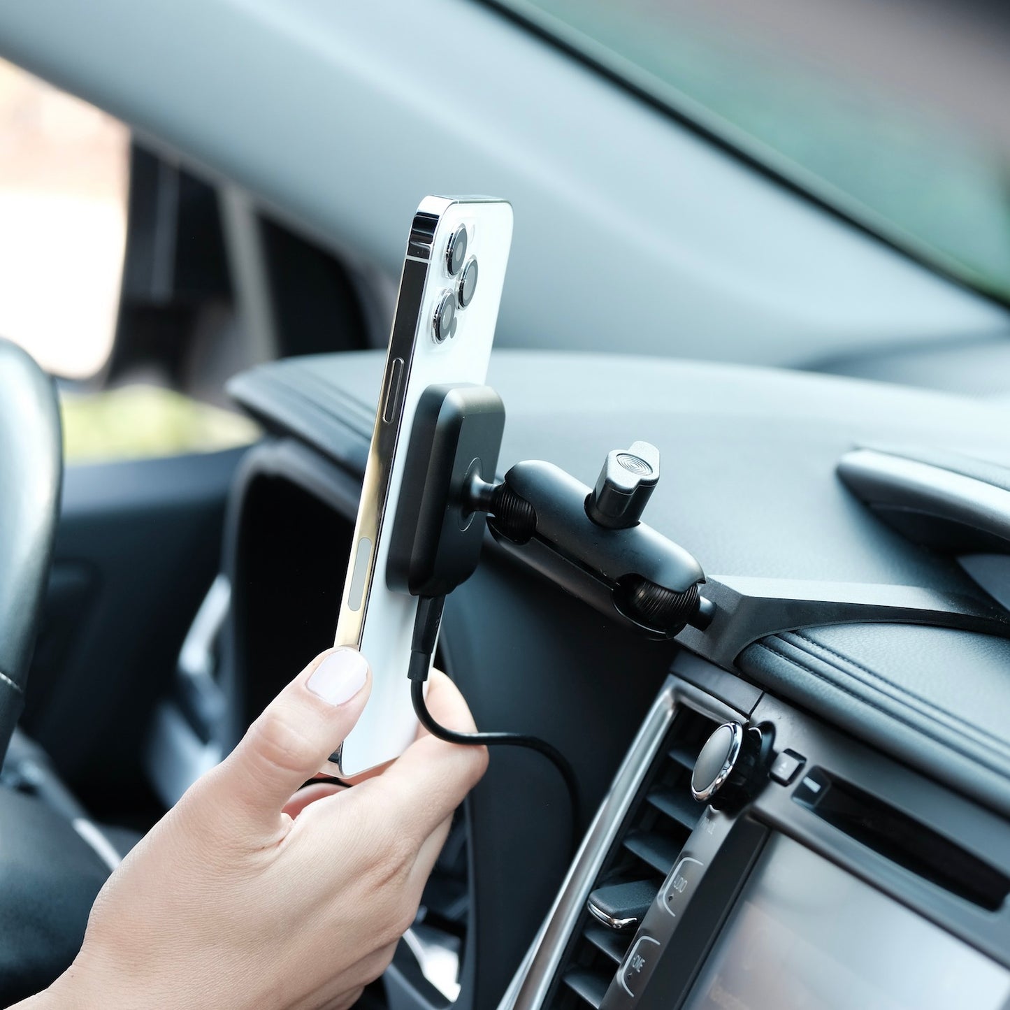 Magnetic Charging Phone Mount for Toyota Highlander (2014-2019) - Offroam