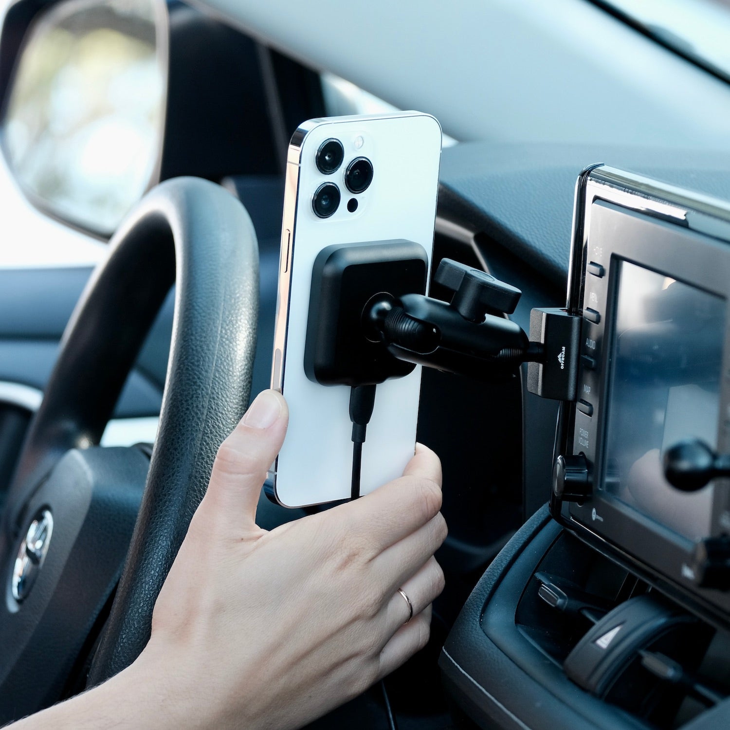 Magnetic Charging Phone Mount for Toyota RAV4 (2019-2023) - Offroam
